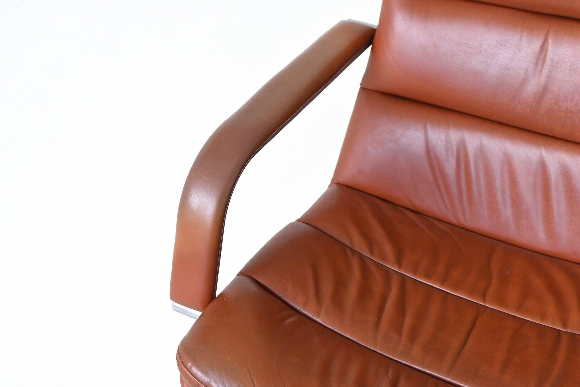 Geoffrey Harcourt pair of armchairs in leather Artifort The Netherlands 196