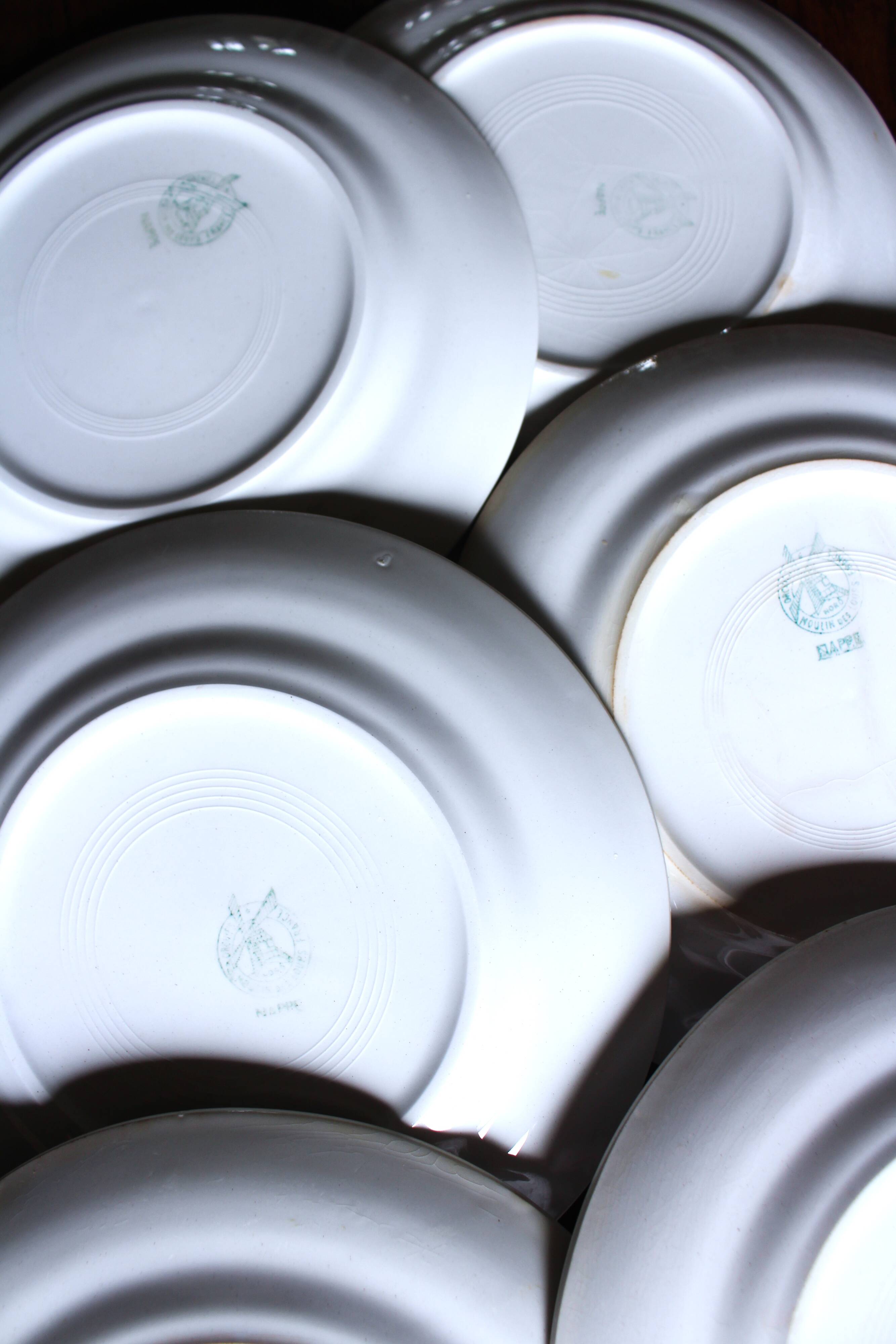 A set of 6 flat plates Nappe Rose Moulin des Loups