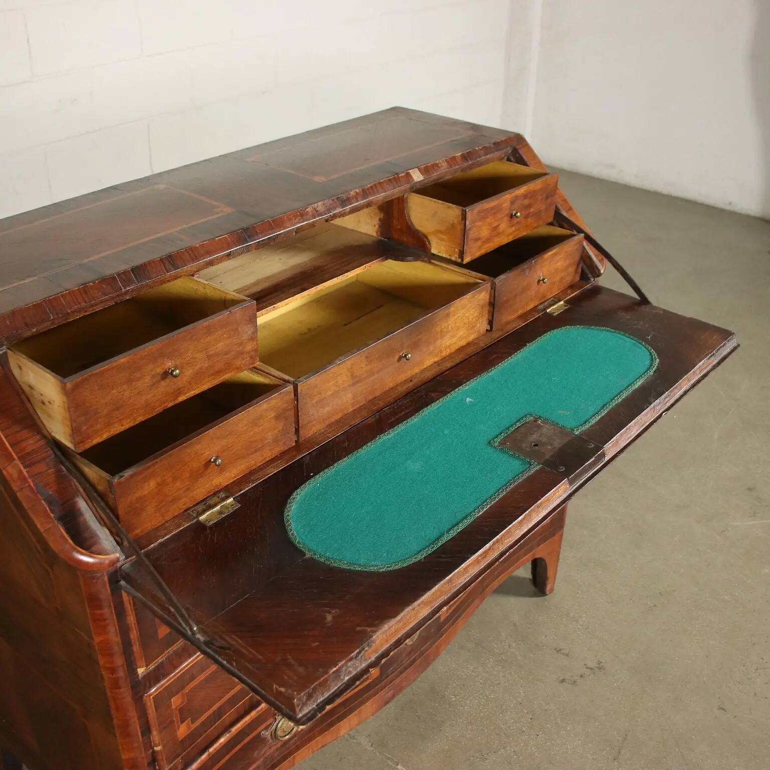 Piedmontese secretary with a drop-leaf, Italy, 18th century.