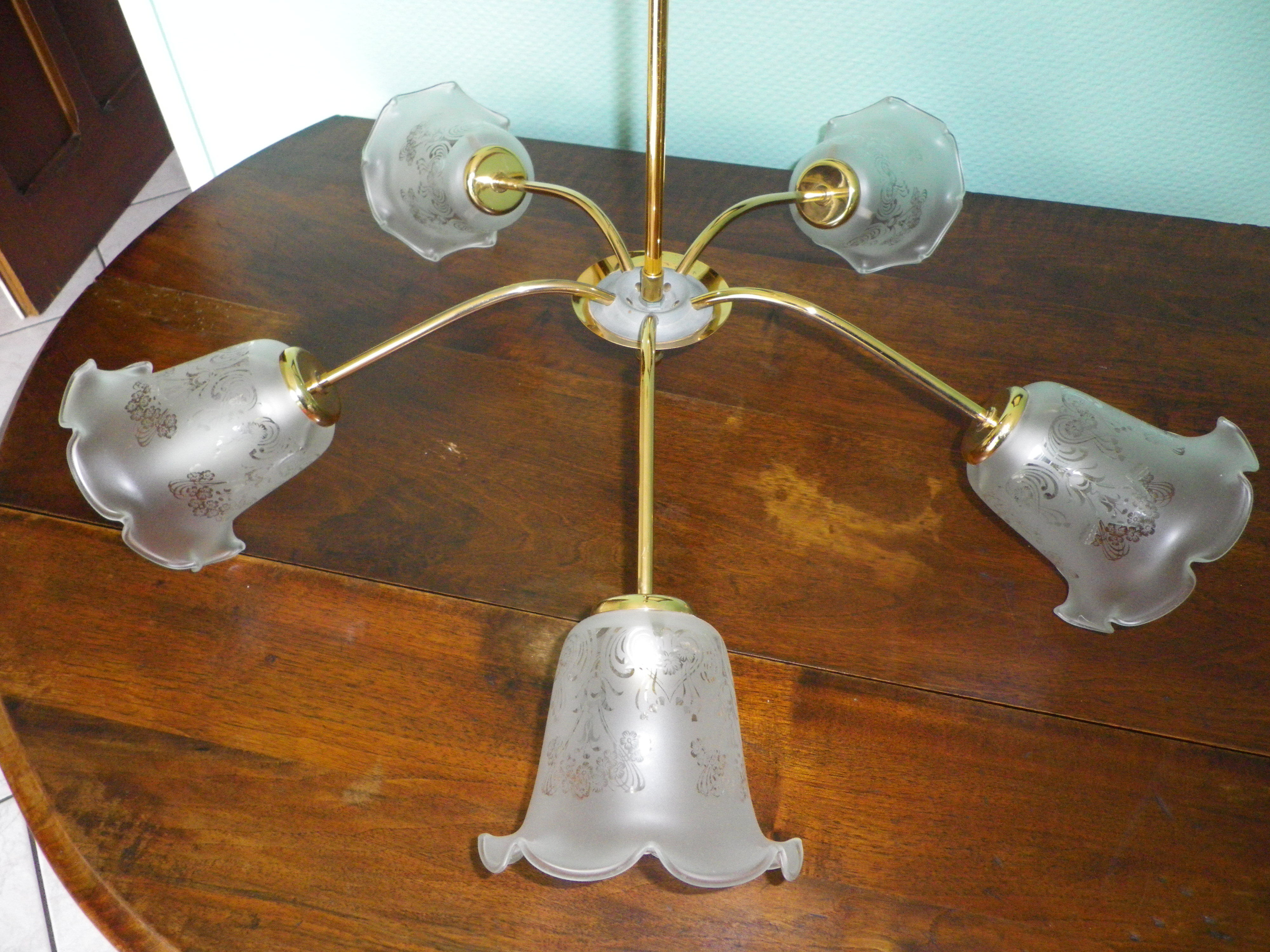 Gilded metal chandelier, 5 branches, opaque glass cupola - 60s/70s
