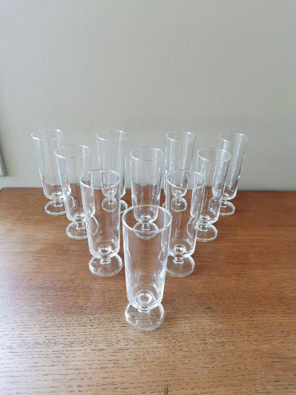 Suite of 10 vintage champagne flutes