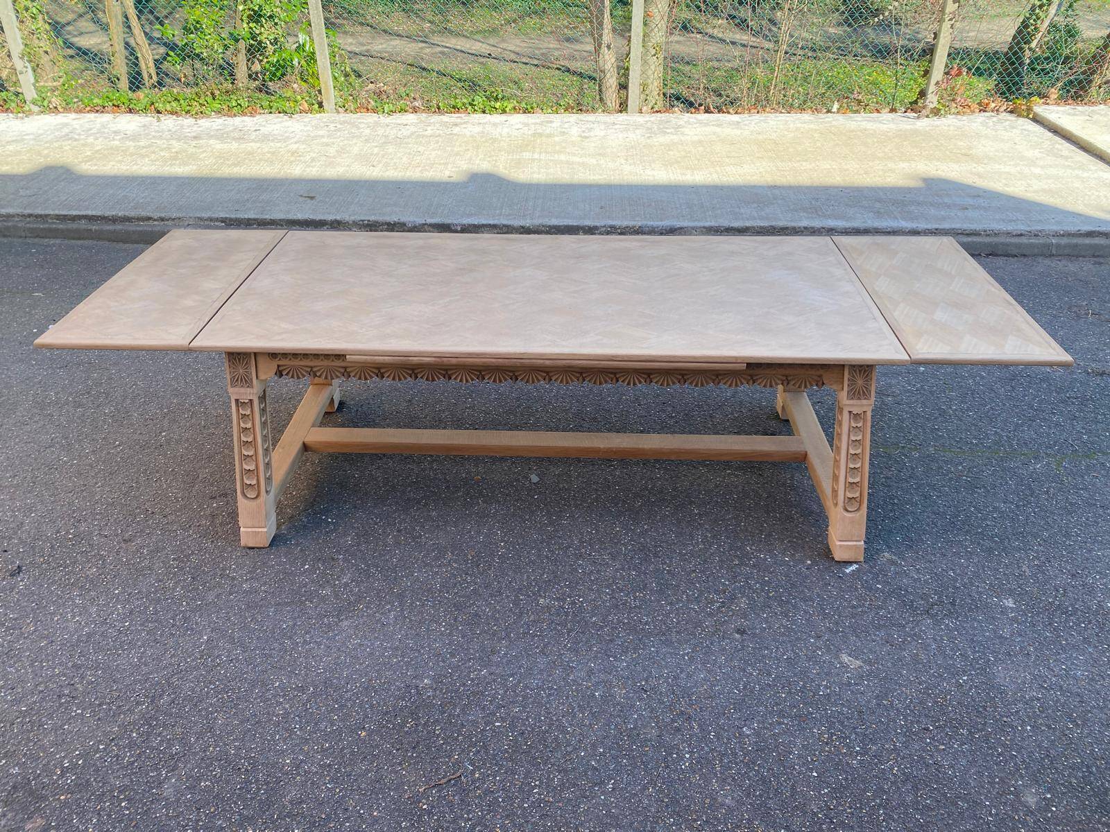 Renovated 19th-century Breton farmhouse dining table, extendable, in oak, 200-290 cm.