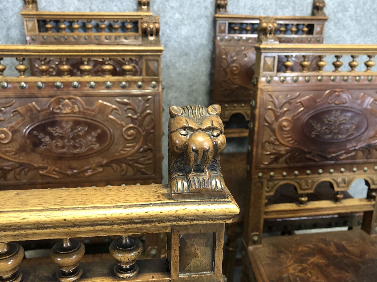 Suite of 9 Henry II chairs in walnut and leather - 1900s