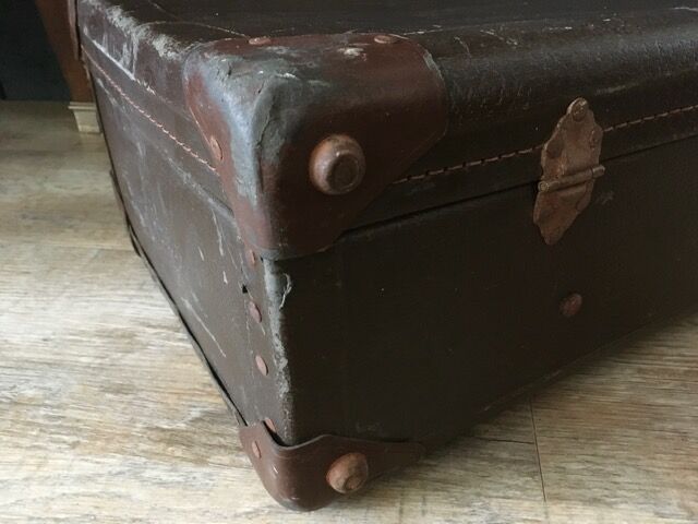 Vintage brown suitcase handle in Bakelite