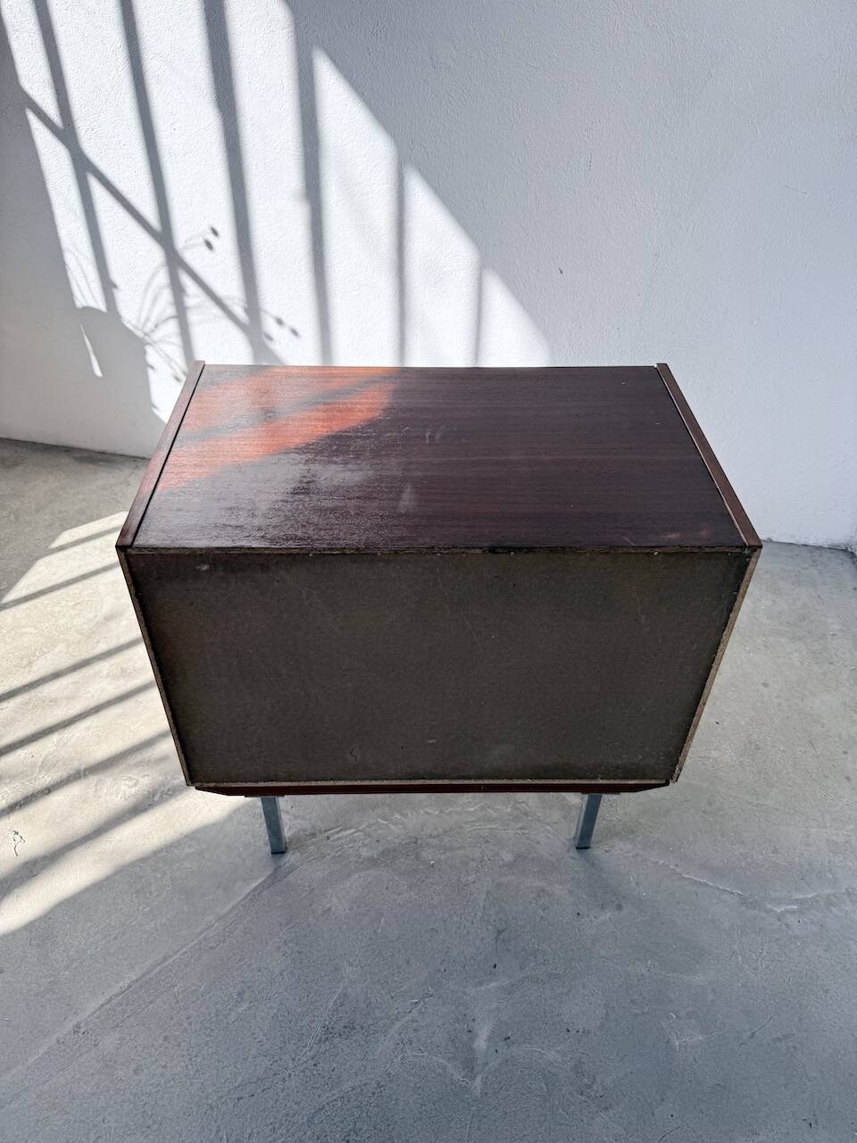 Commode teck poignées cuir 1960