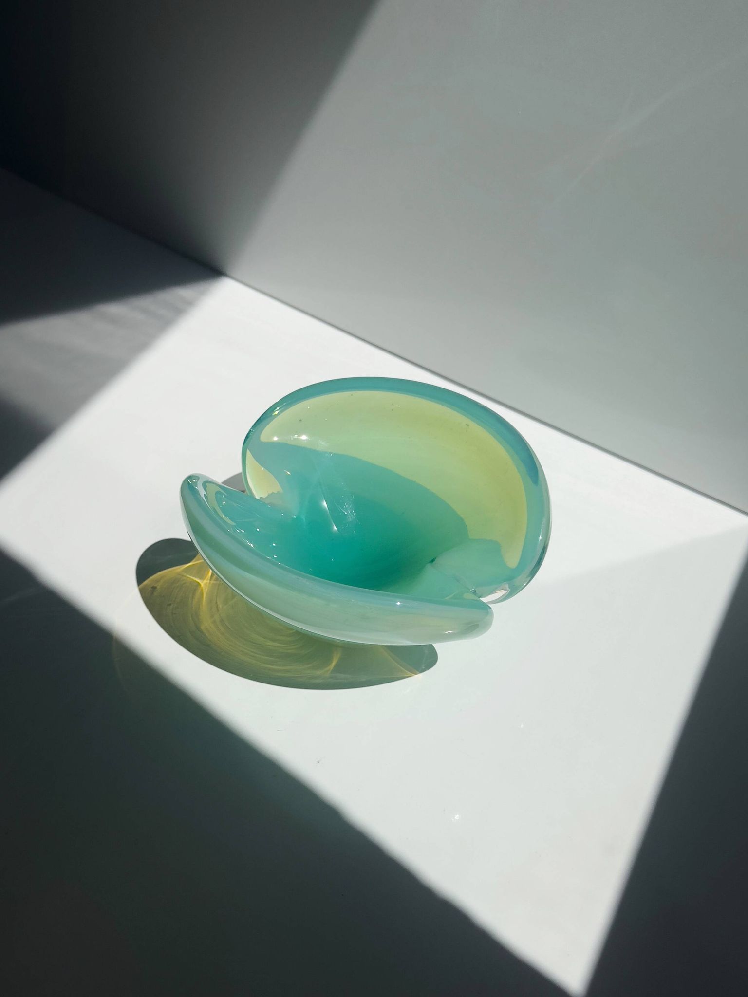 Vintage Murano uranium glass ashtray / vide poche, sommerso glass