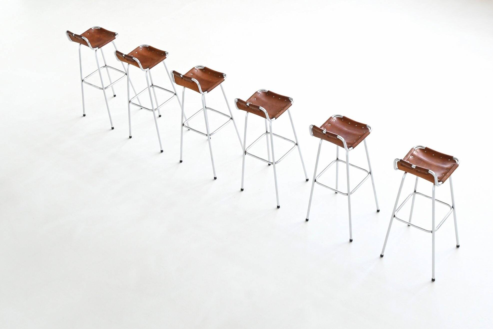 Ensemble de six tabourets de bar Charlotte Perriand, Station de ski des Arcs, France, 1960
