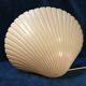 Lampe coquille Saint Jacques en fibre de verre design Michèle Mahé, des années 60