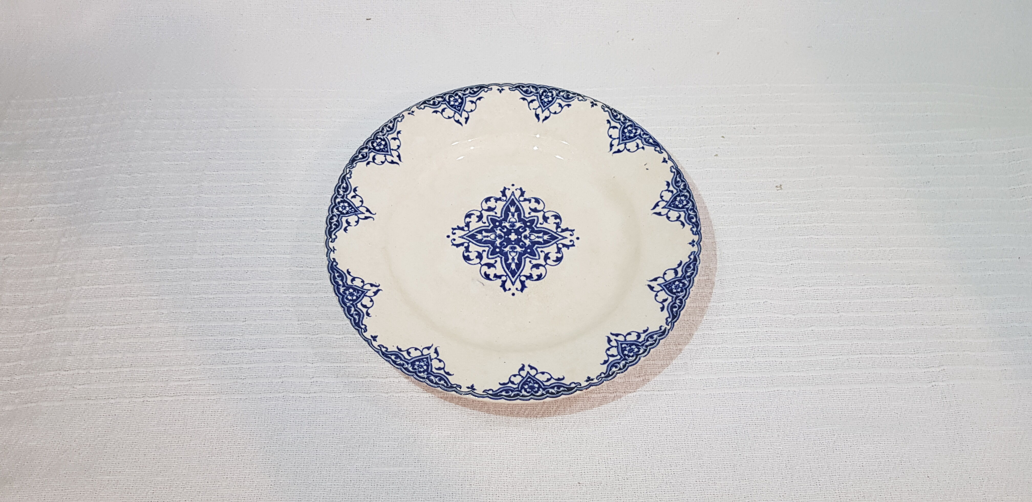 Compotier or cake display in earthenware by E. Bourgeois, iron earth. Cake stand.