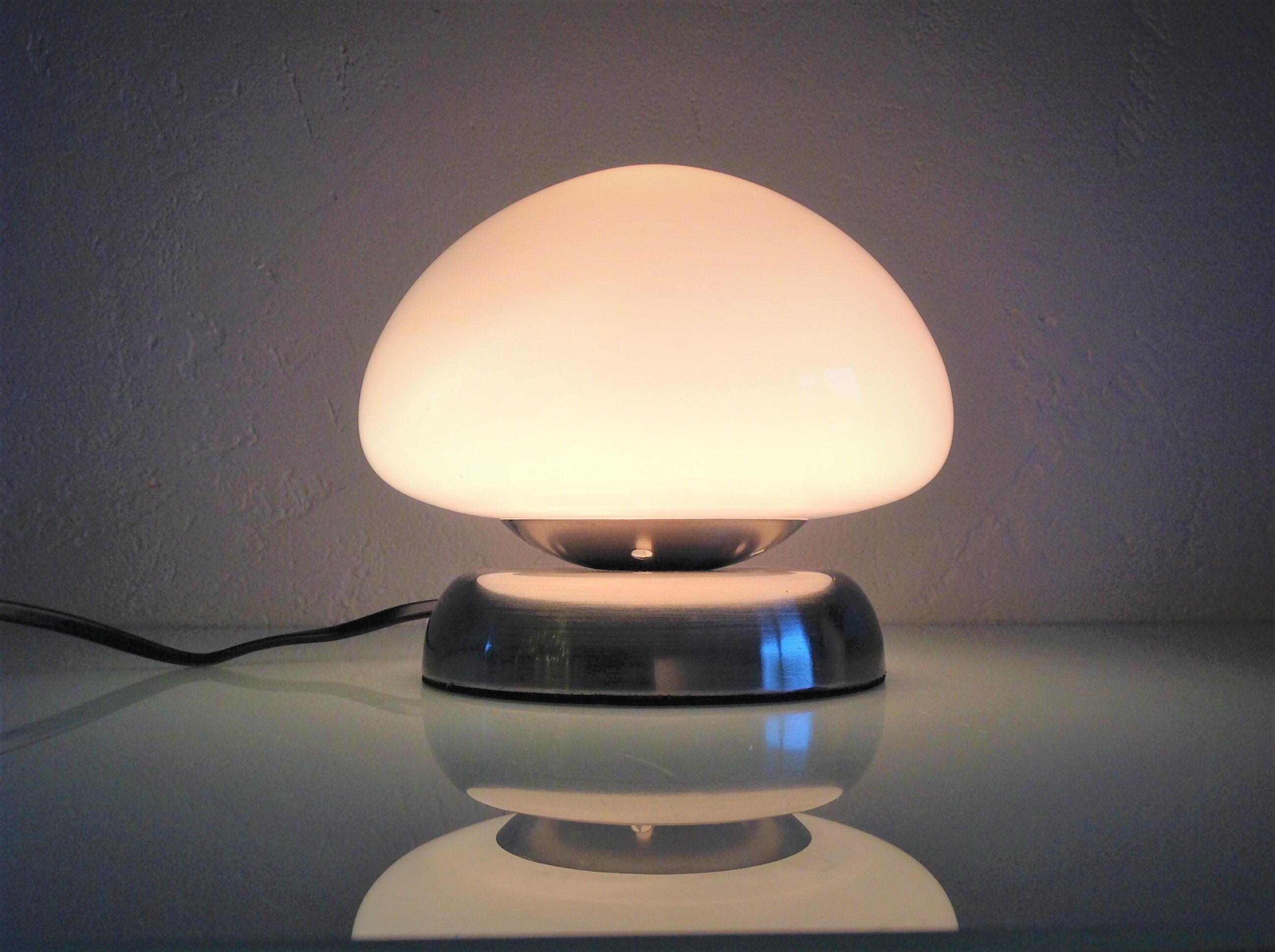 Bedside lamp in white opaline and chromed metal, 70s-80s