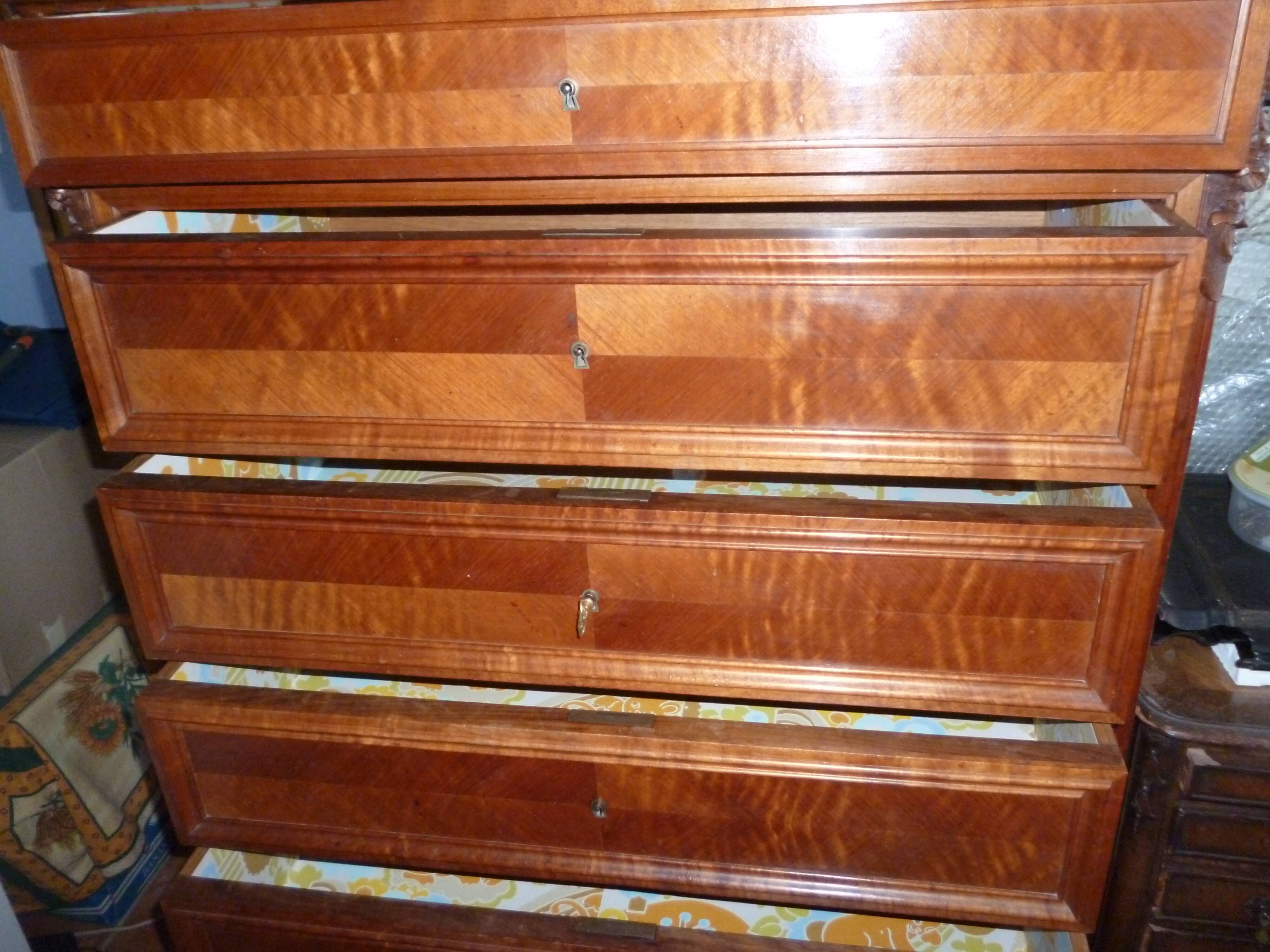 Dresser XlX, style Louis XV