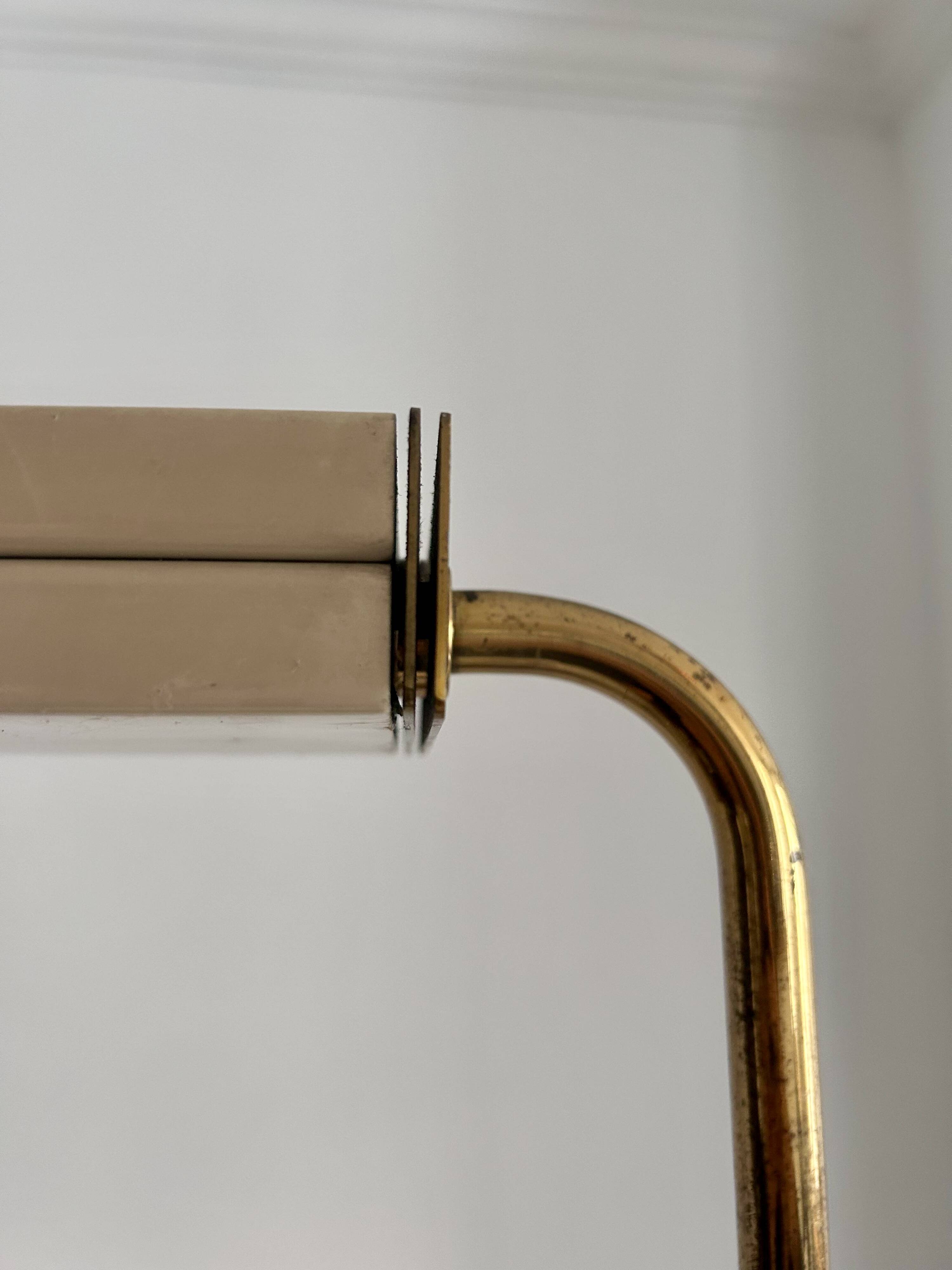 Lampadaire vintage, laiton massif et métal laqué crème, Italie 1970