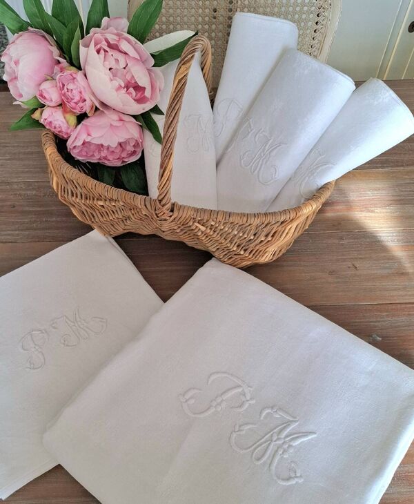 Nappe monogrammée ancienne et 8 serviettes de table