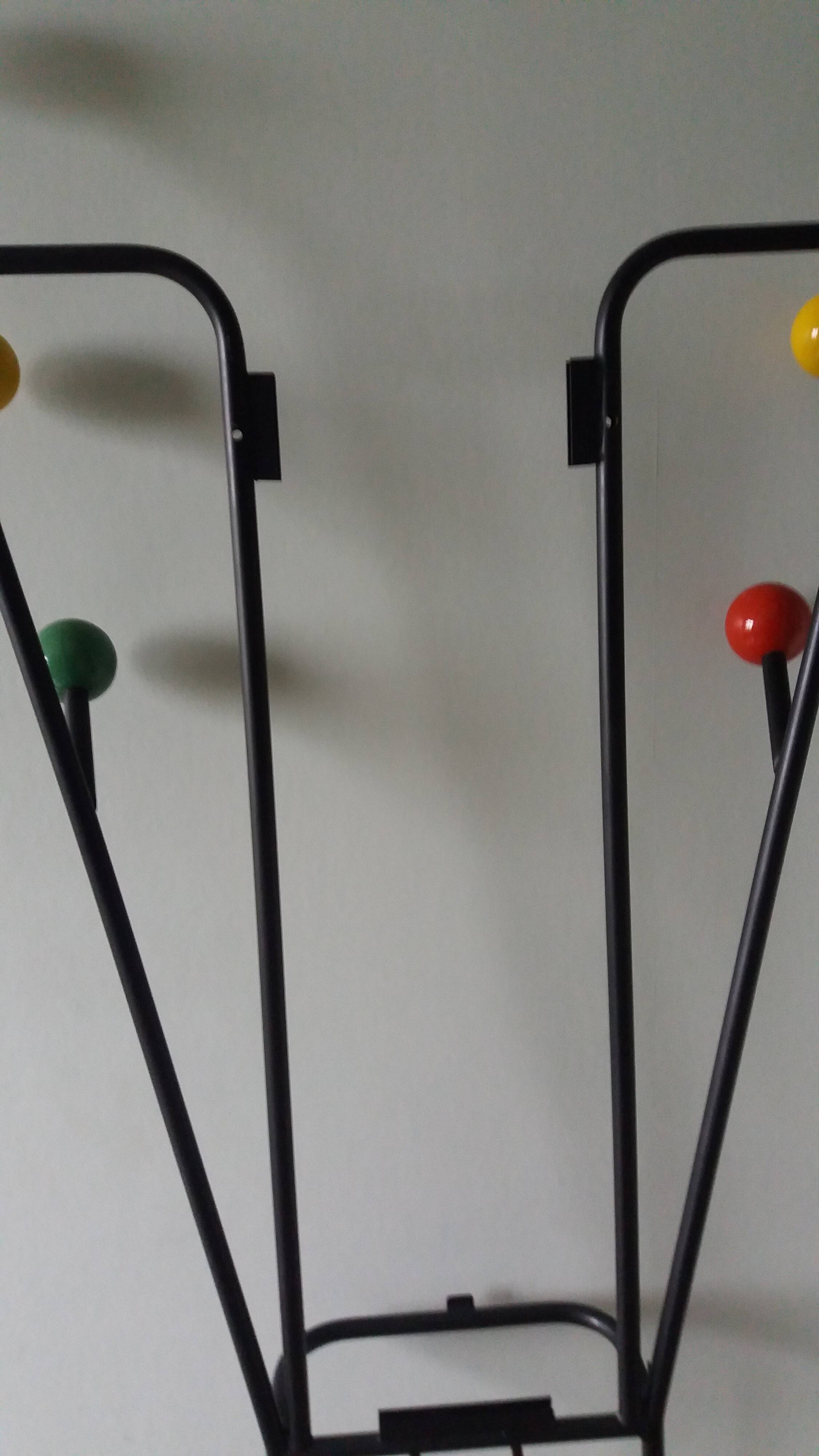 Vestiaire porte manteau boules de billard et miroir style Roger Feraud