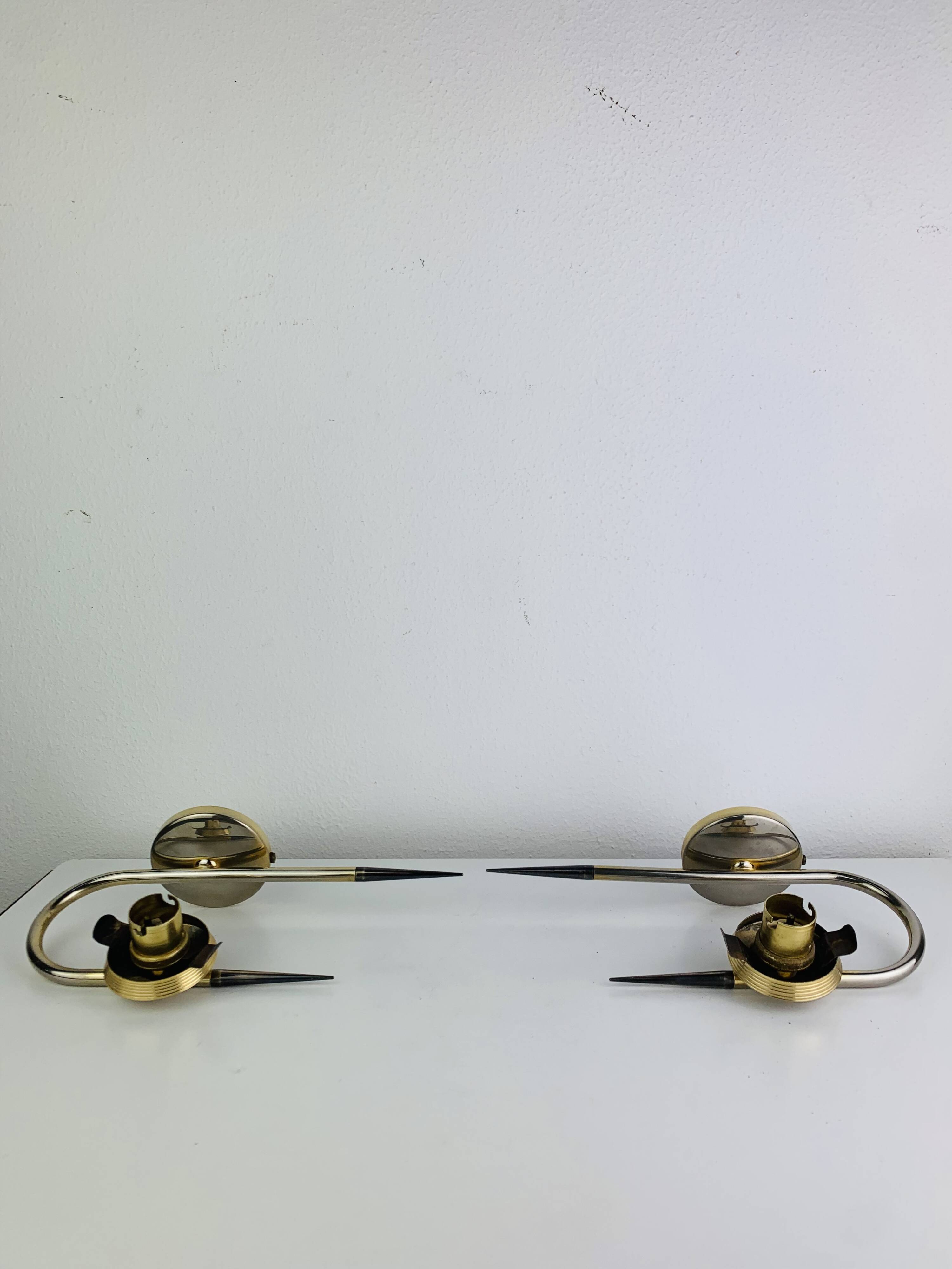 Pair of 1950s wall lights in brass and opaline tulips, Lunel Arlus