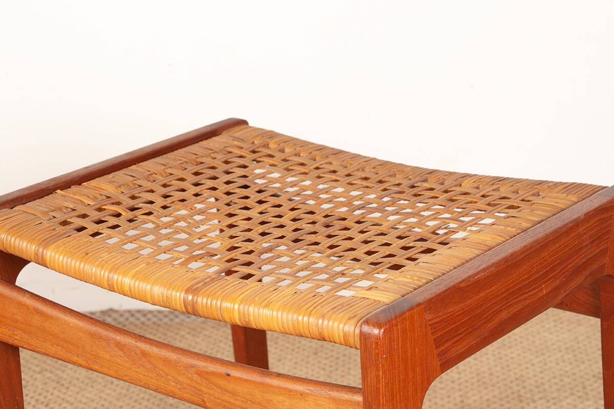 Paire de tabourets Danois en Teck et Cannage par Peter Hvidt 1960.