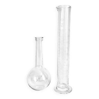 Duo soliflores, pharmacy glass