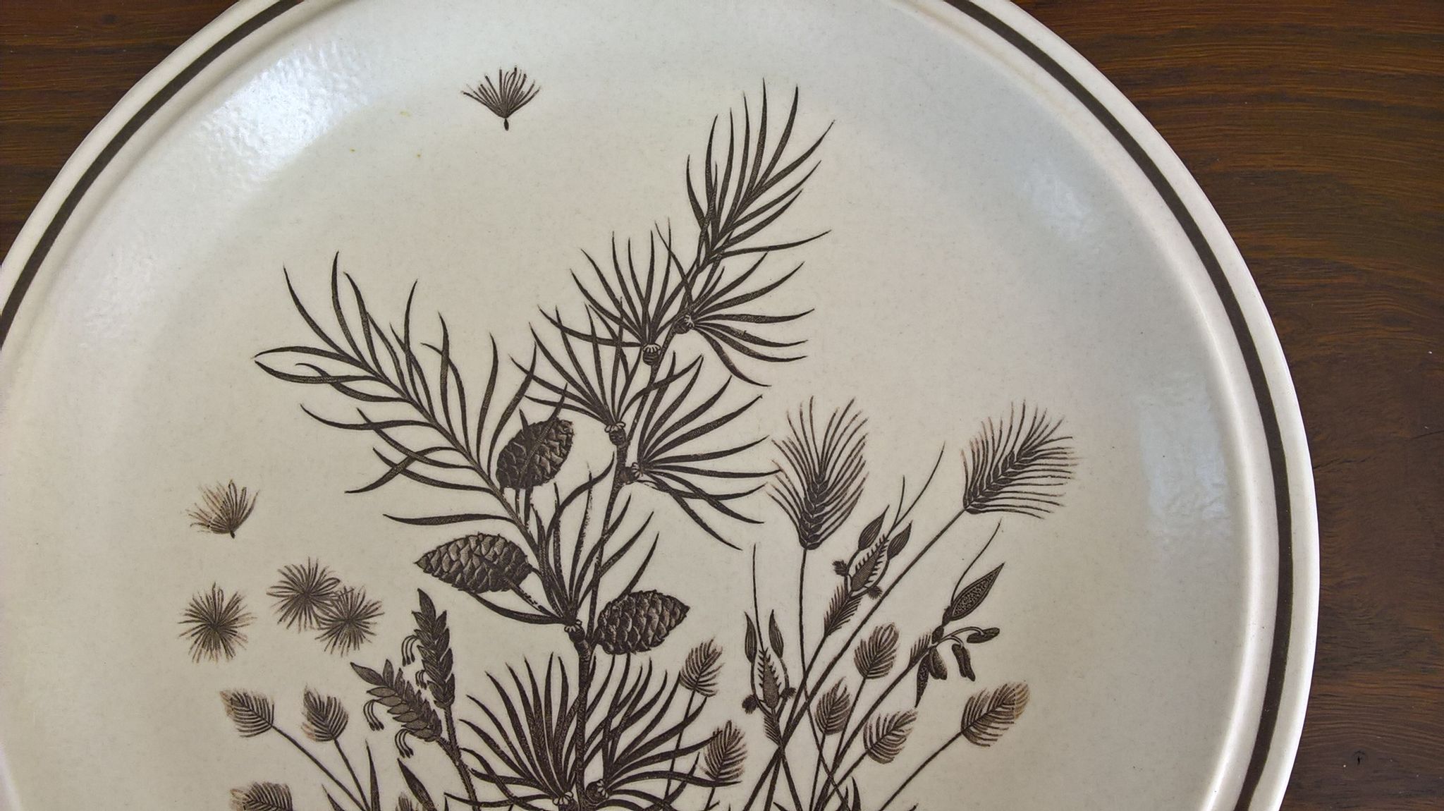 8 flat plates W.H. Grindley "Pinewood"