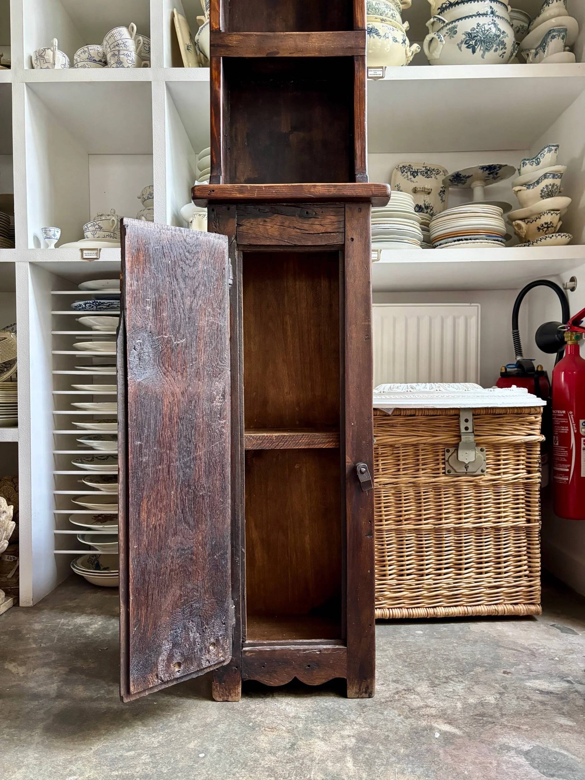 Meuble de rangement en bois foncé - XVIIIème