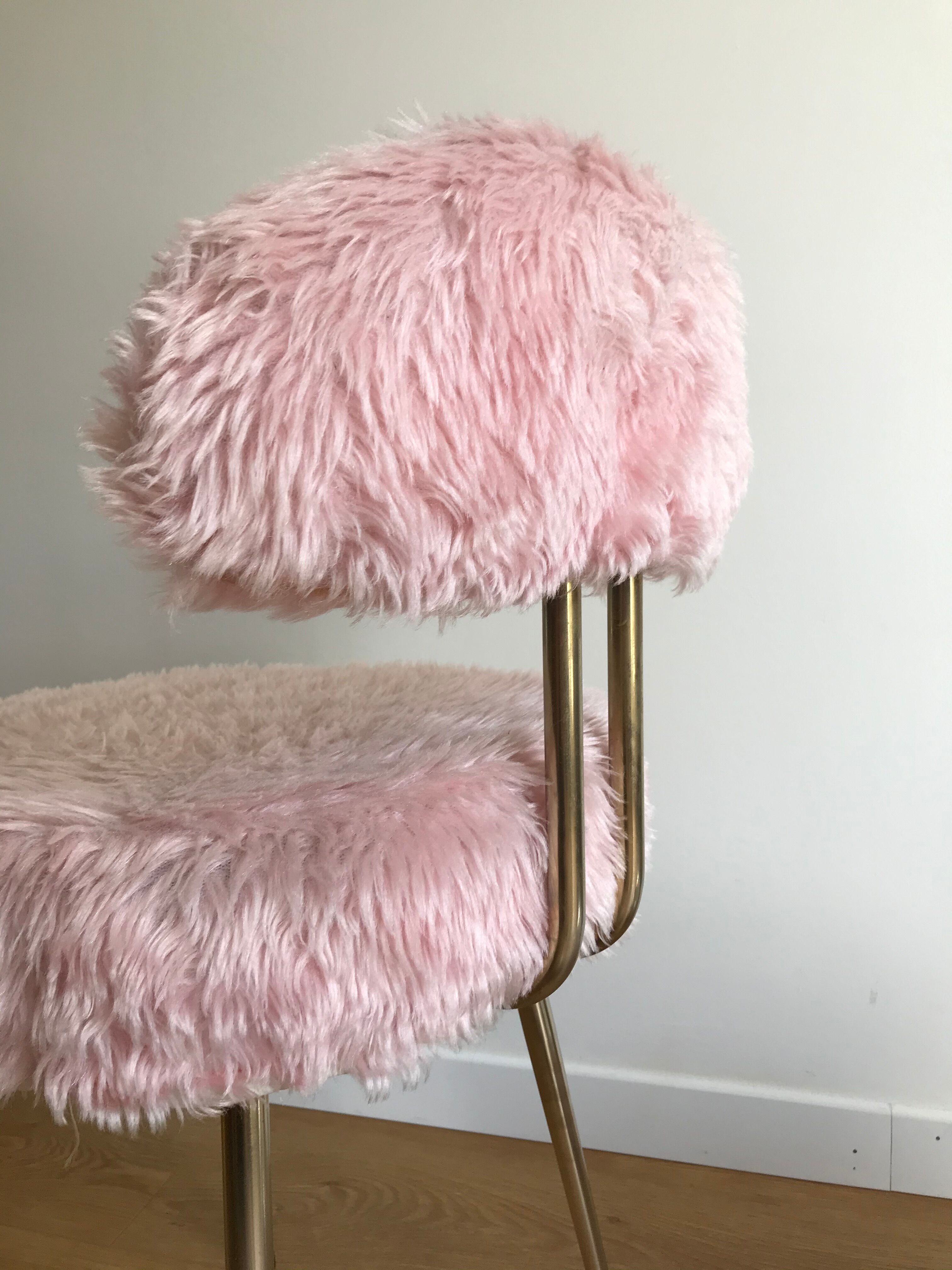 Pelfran rose moumoute chair