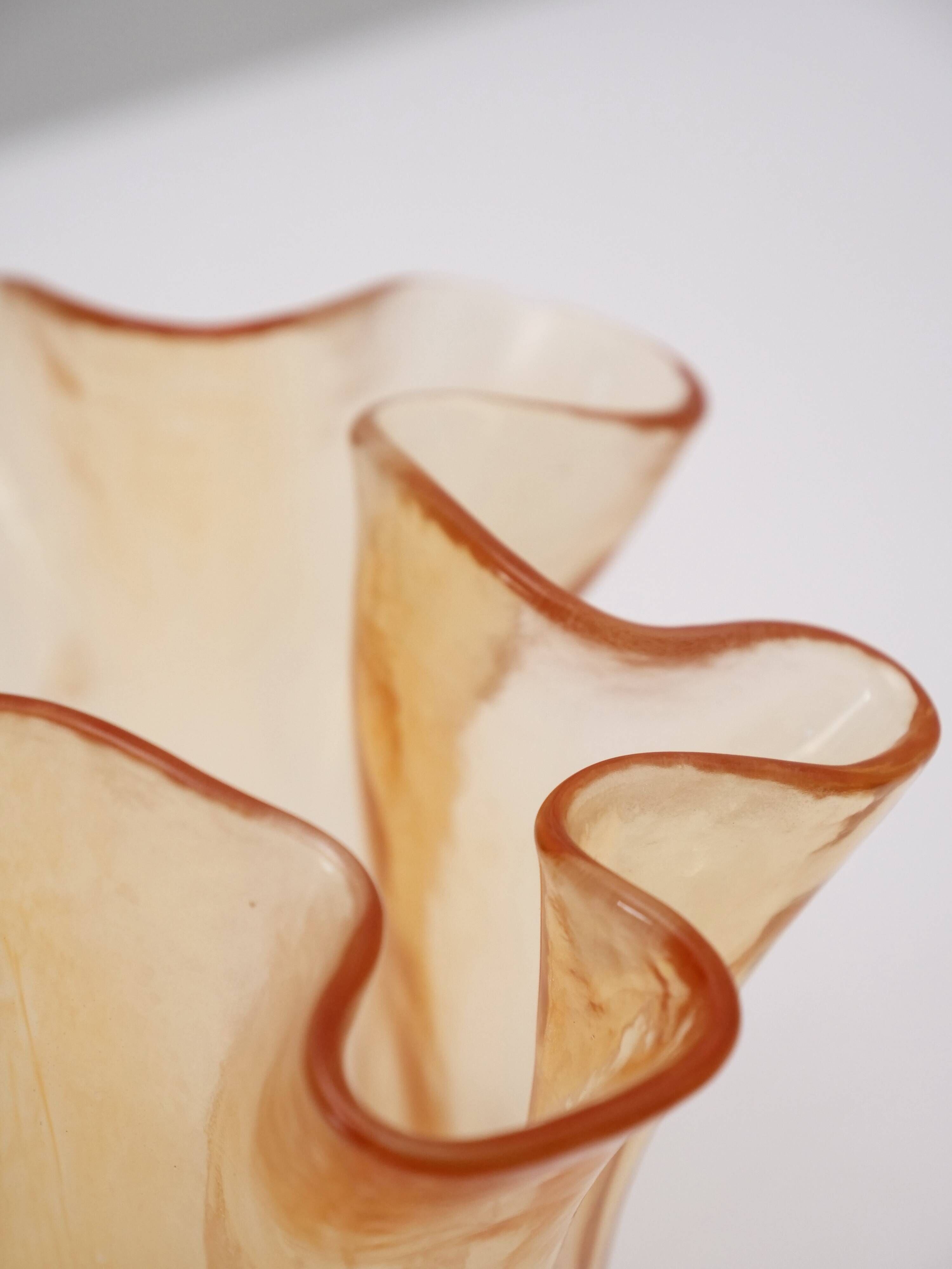 Vase mid century de Pertii Kalioninen, Muurla rose orangé, Finlande