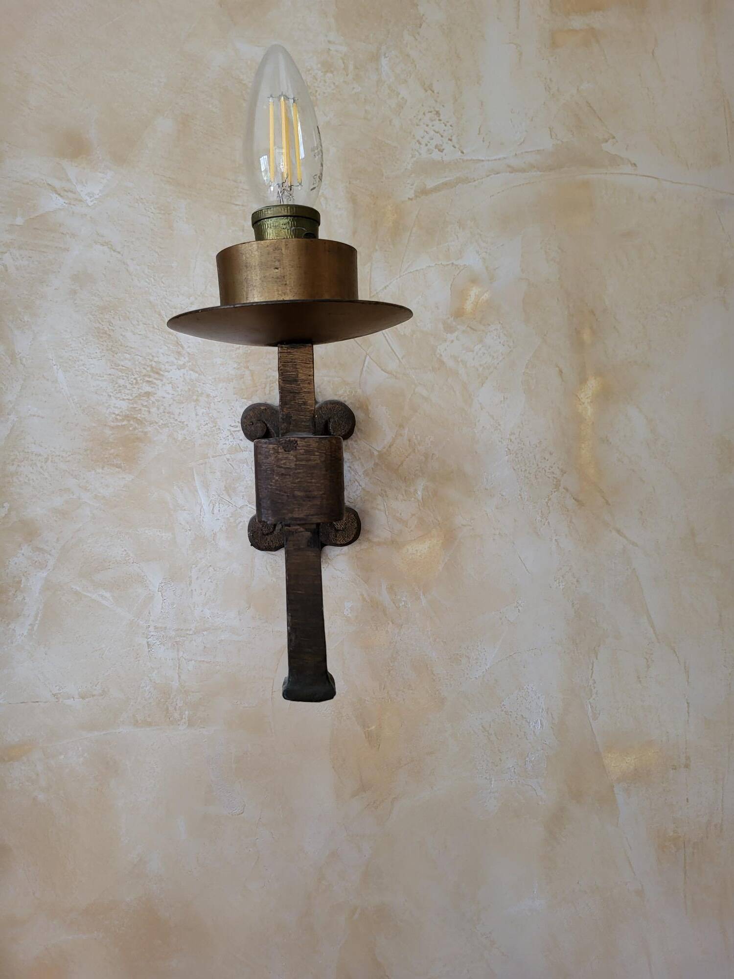 Rare set of 7 wall lights in hammered solid bronze - Raymond Subes style