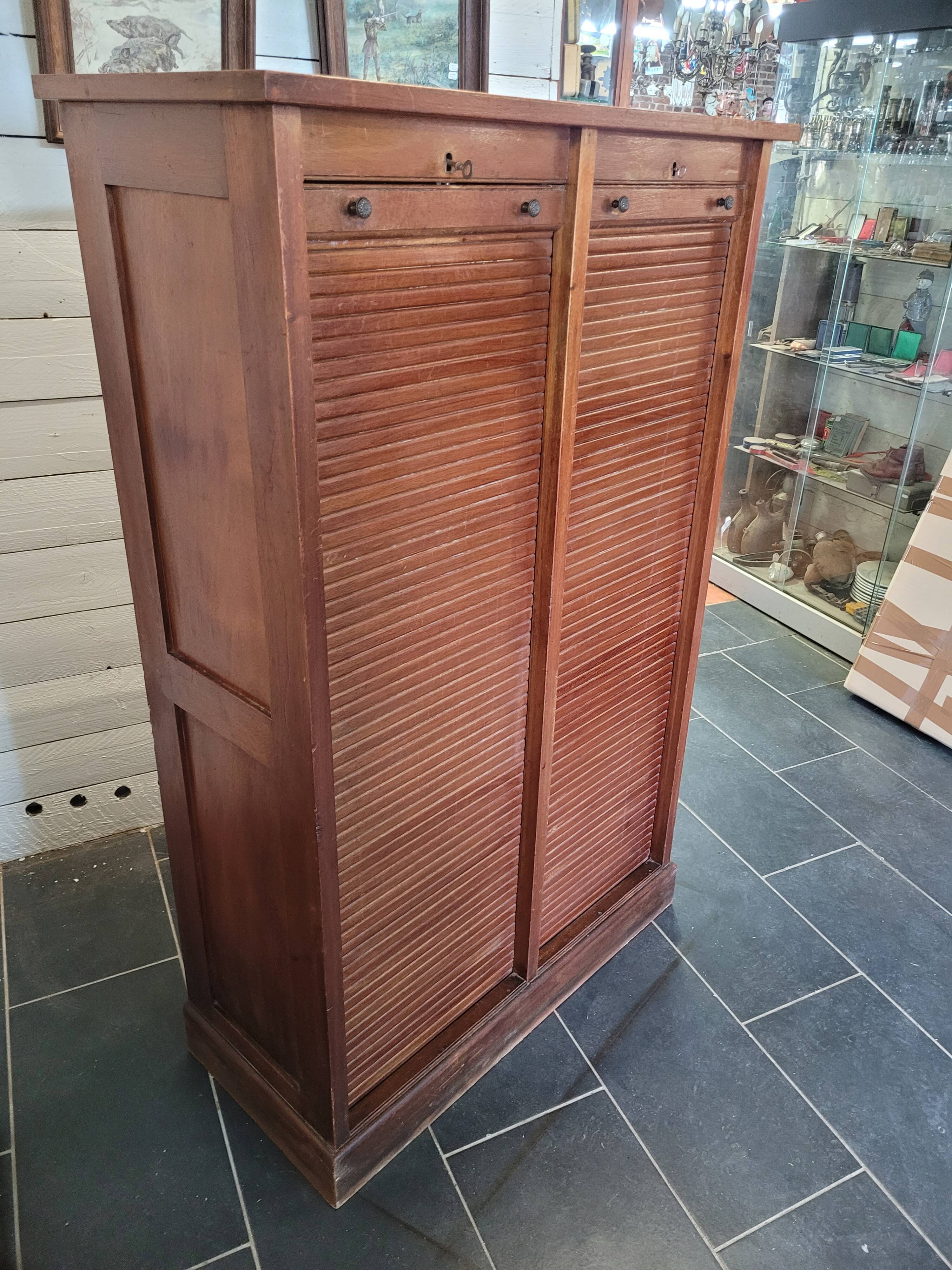 Double curtain binder in blond mahogany