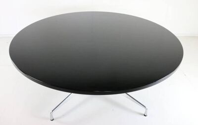 Table ronde segemented de Charles & Ray Eames