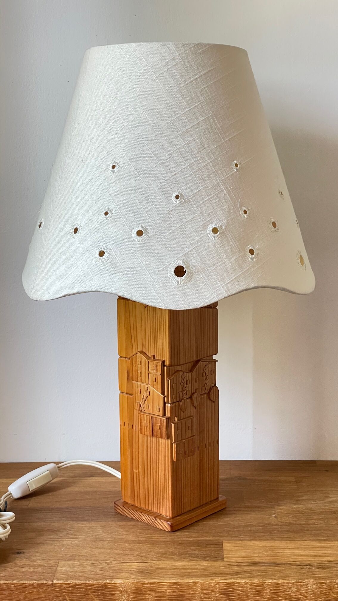 Pine lamp carved 80s