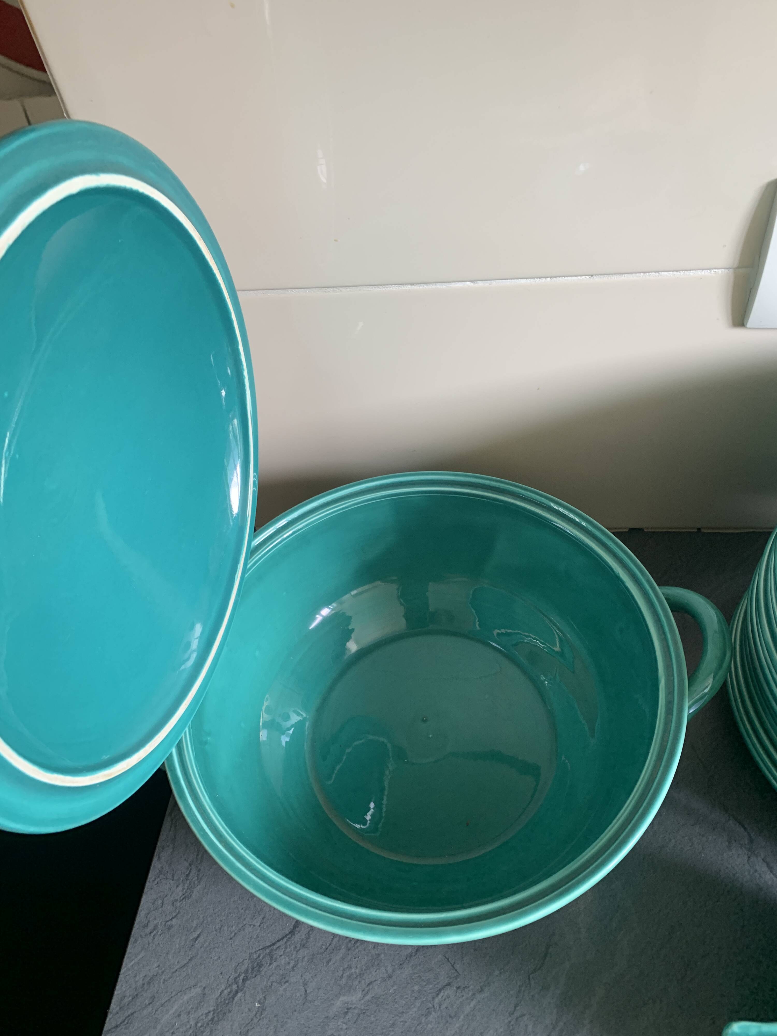 Service de table en faïence turquoise