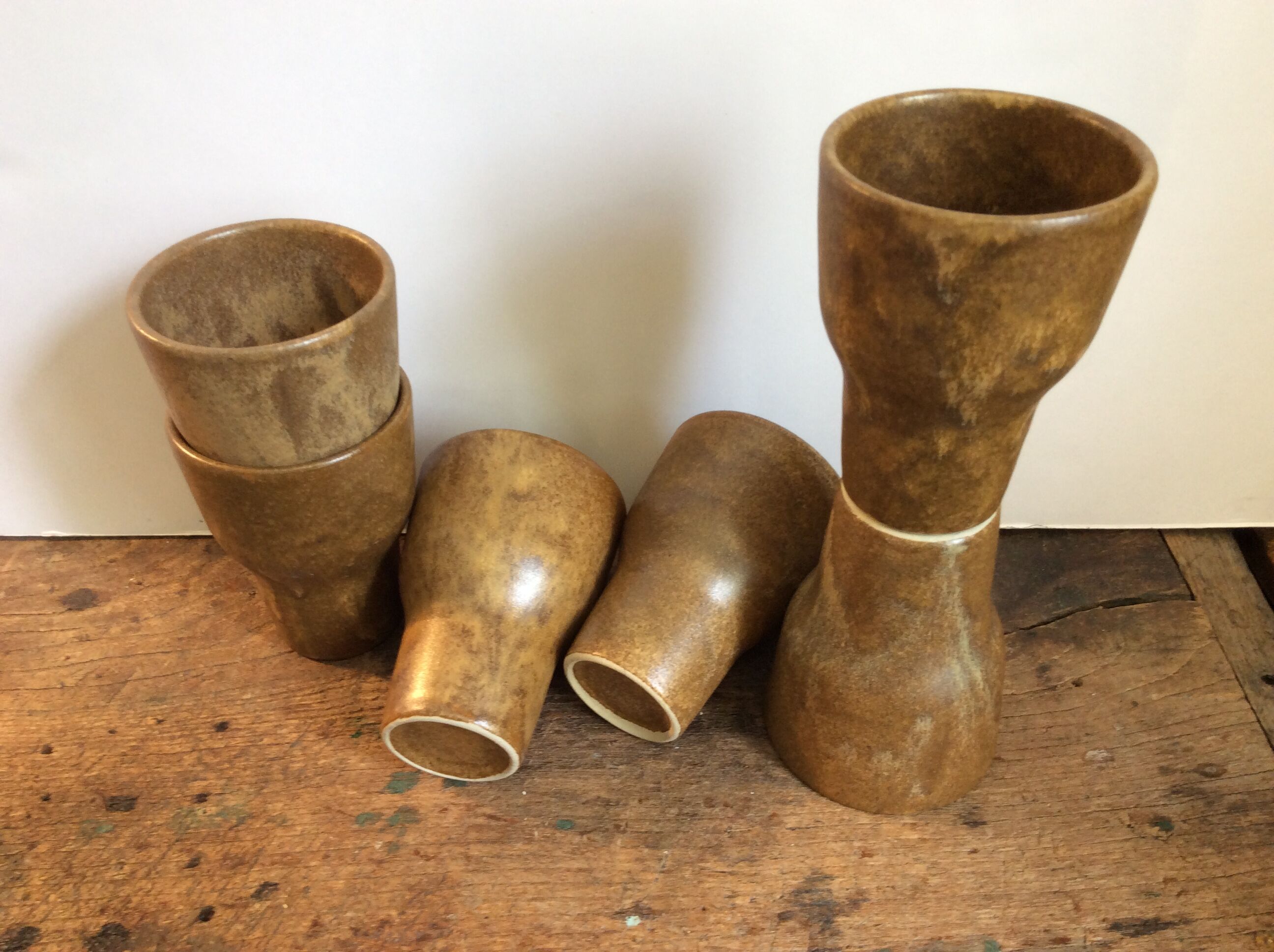 6 mugs in stoneware