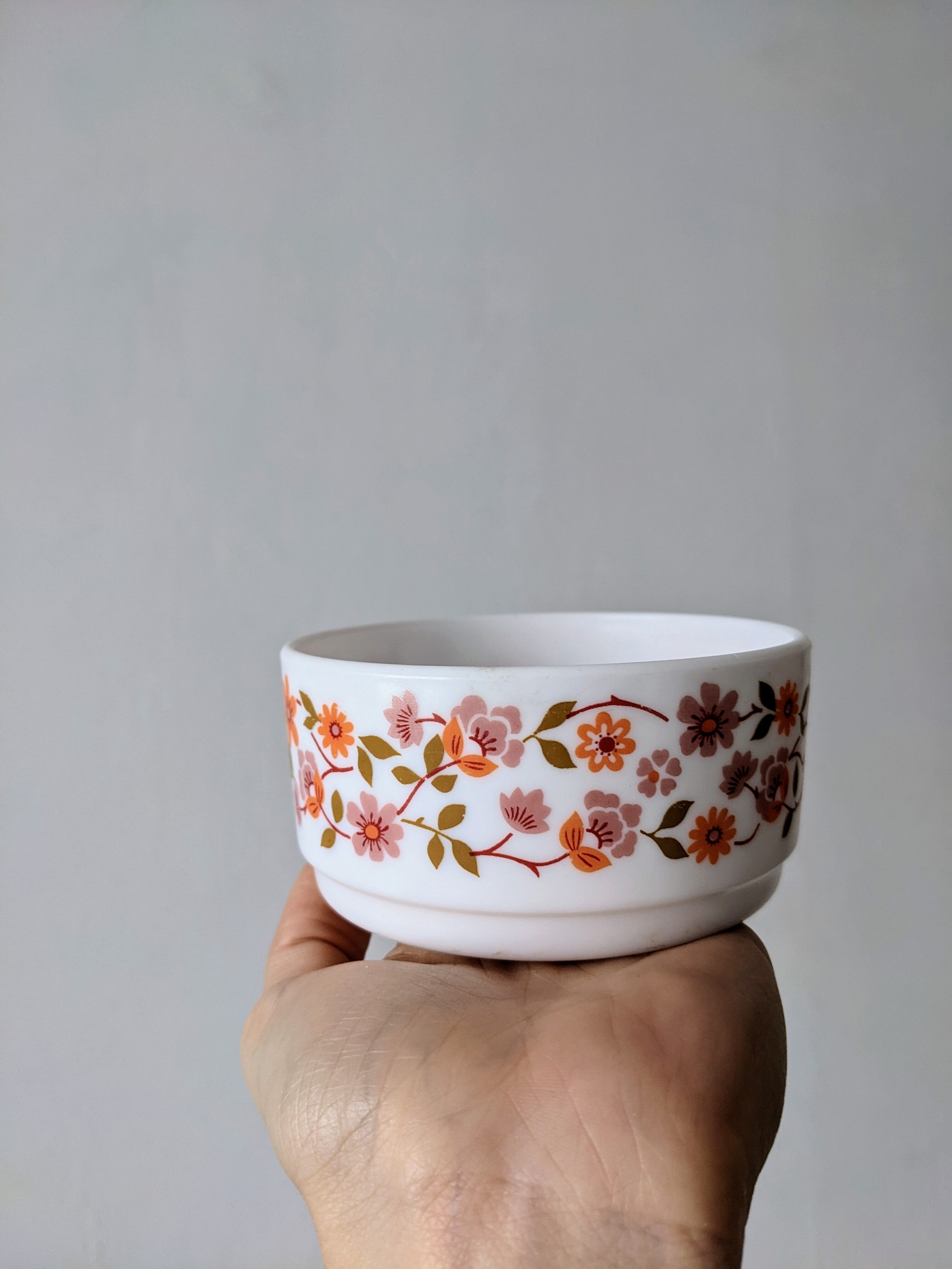 Beautiful Ramequin Vintage Arcopal France Design Scania in very good condition light wear