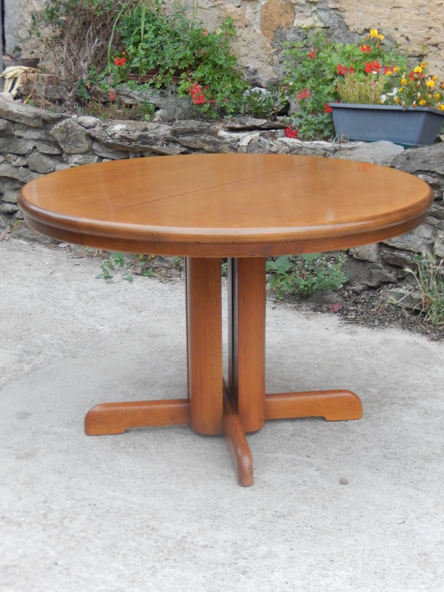 Magnifique table ronde scandinave à rallonge style Regain / Baumann