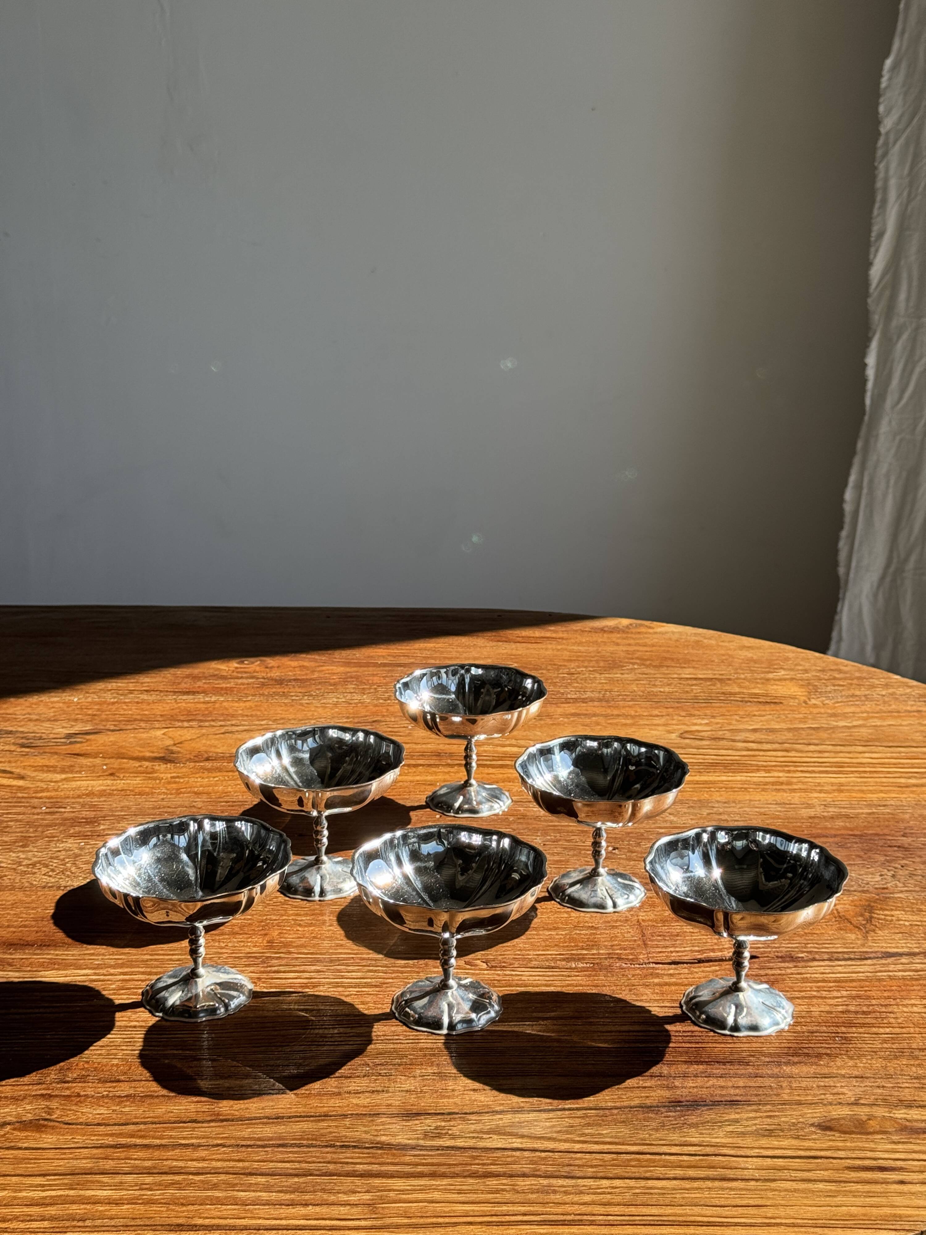 Set of 6 metal ice cream cups on flower-shaped feet