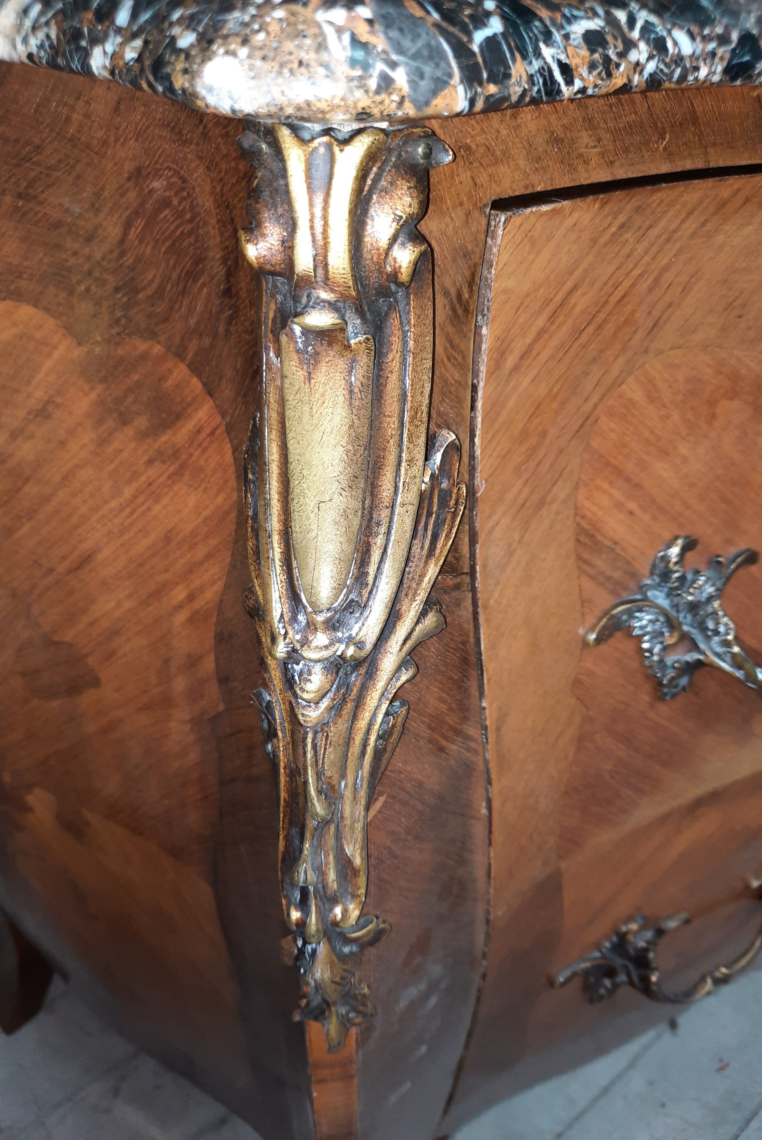 Commode en marquetterie style Louis XVI
