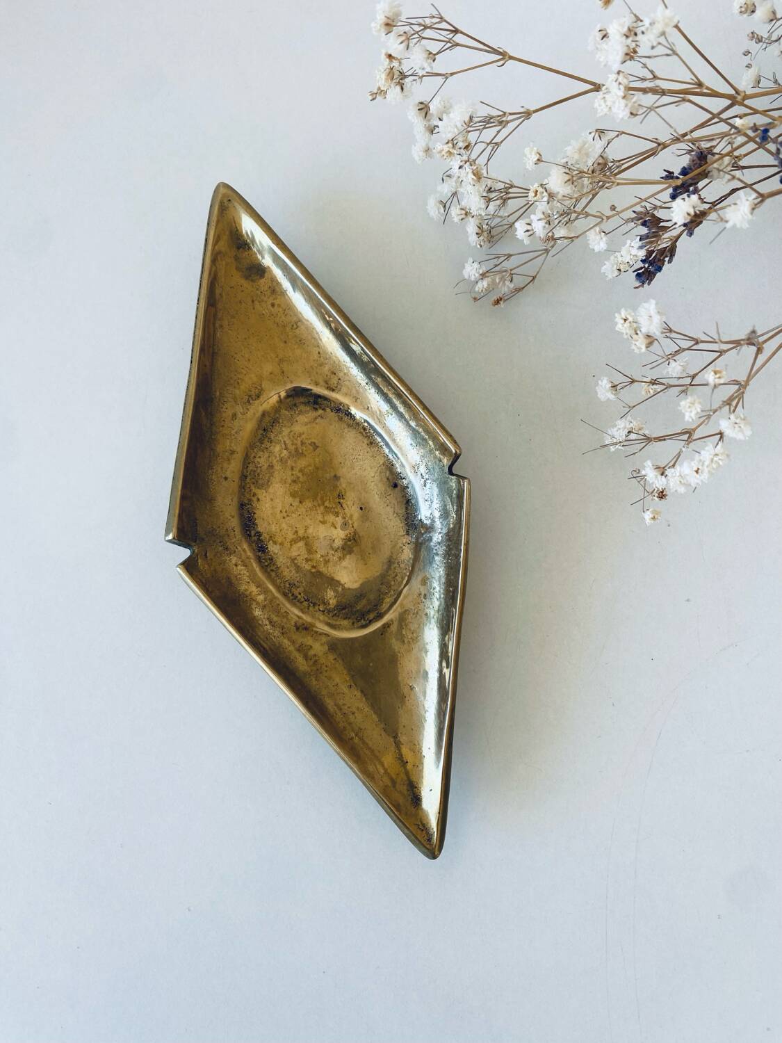 Ashtray or empty pocket diamond design