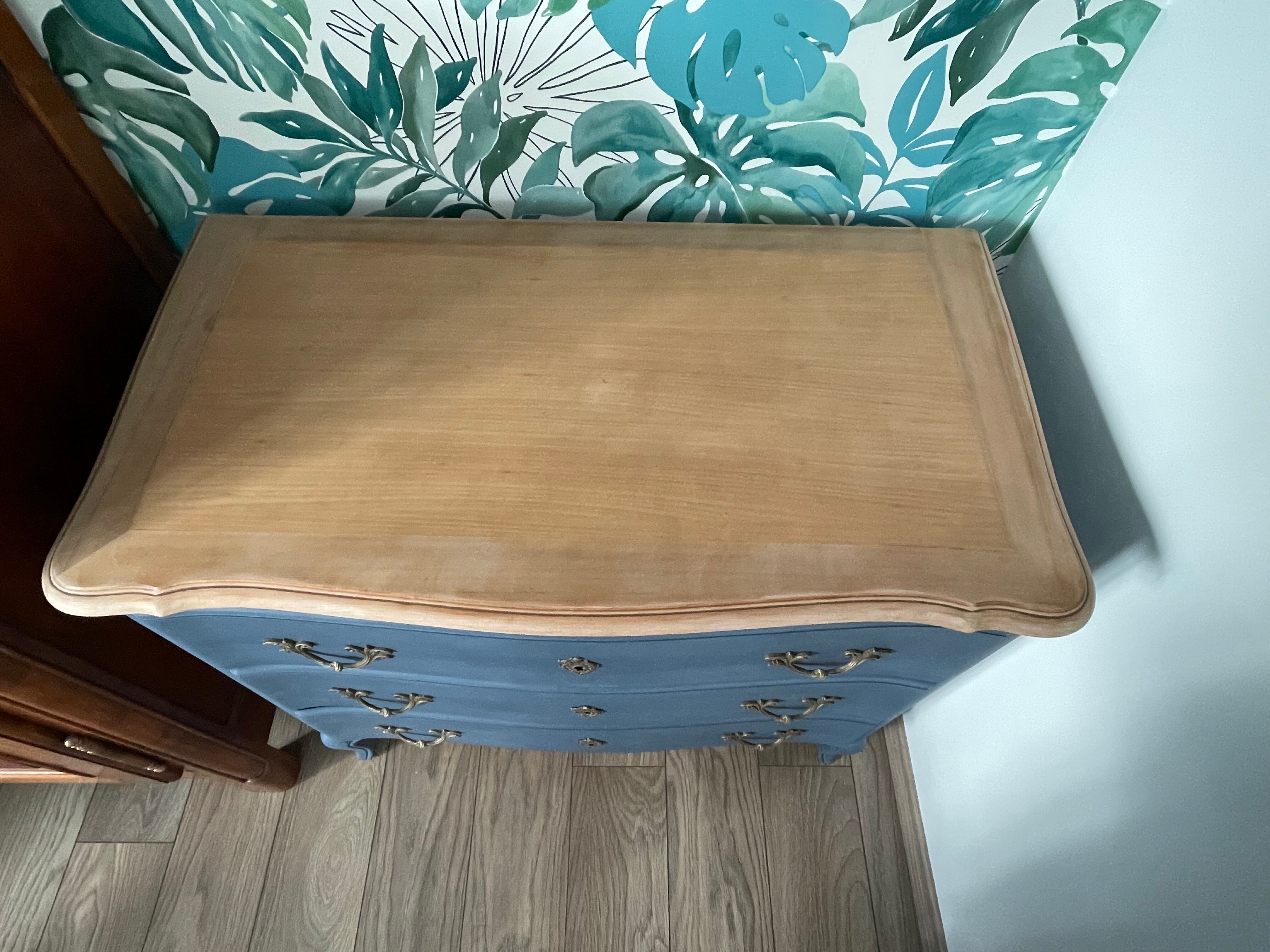 Crossbow style chest of drawers