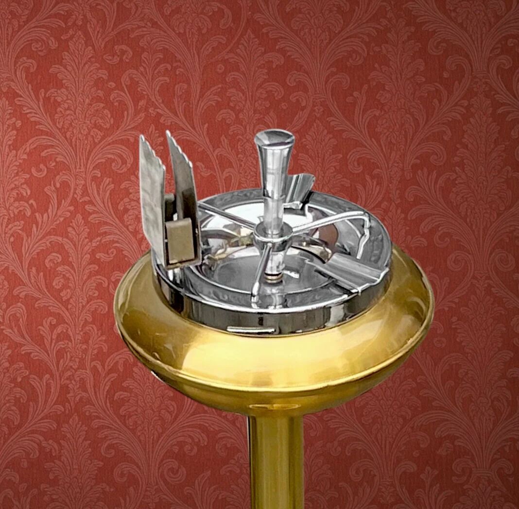 Brass footed ashtray, chrome metal, match display from the 60s and 70s.