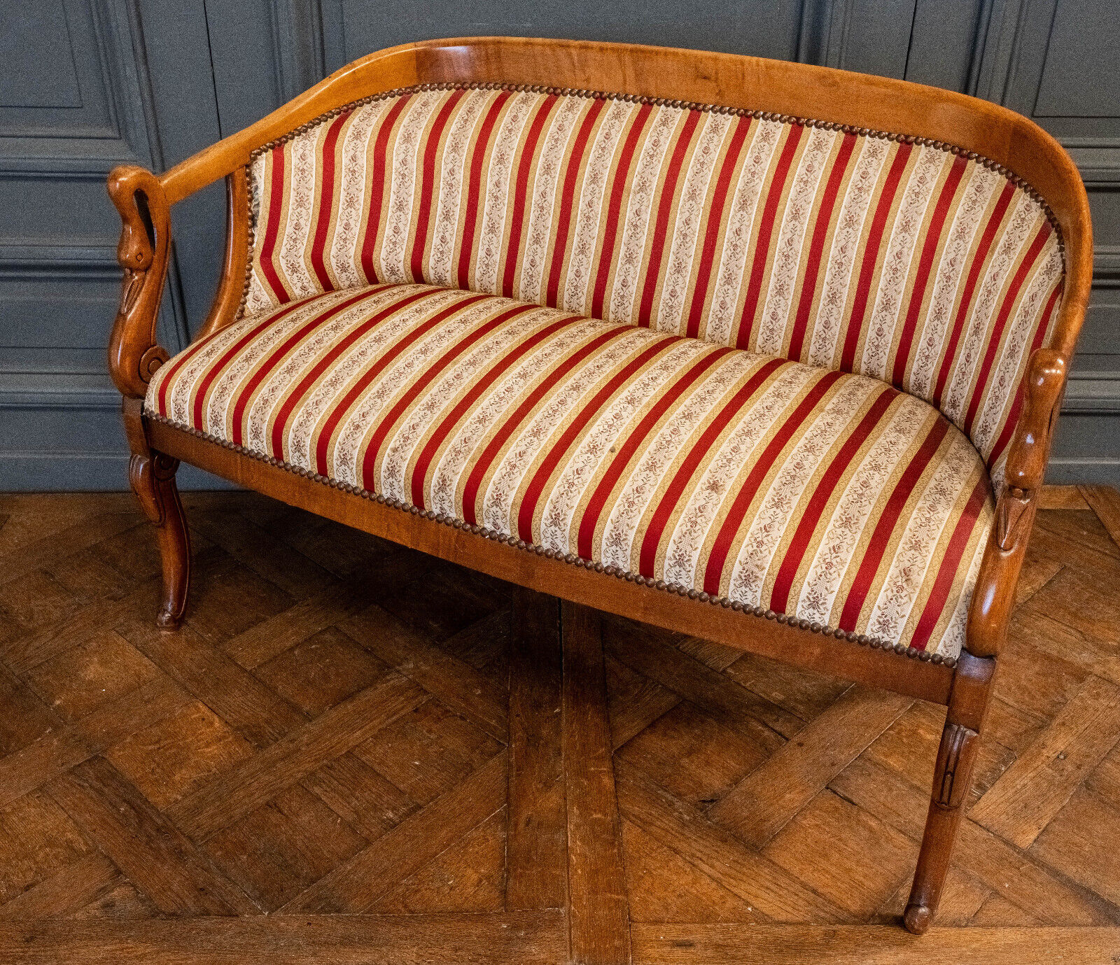 Blond mahogany sofa XXth décor gooseneck with butts