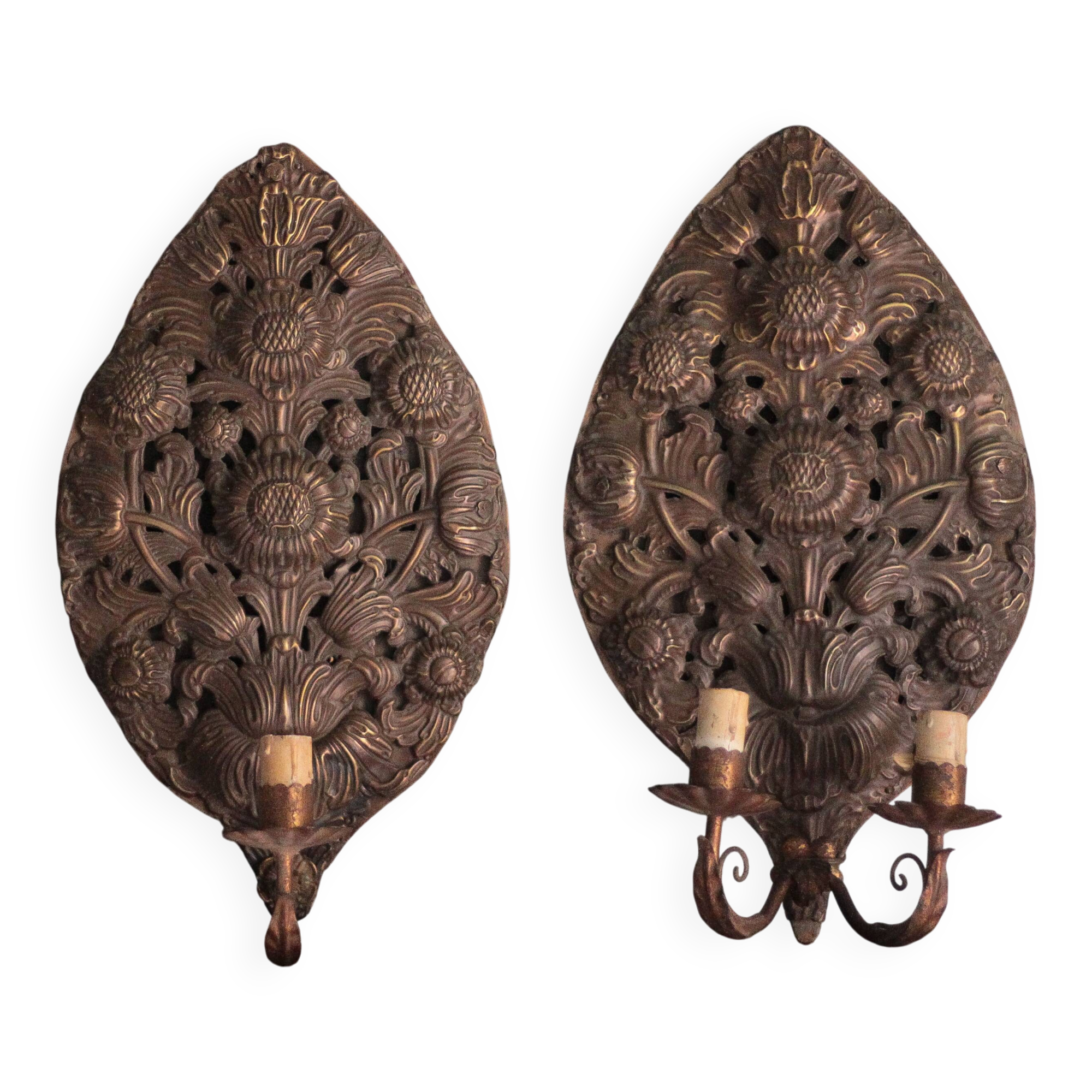 Pair of wall sconces in embossed brass with floral patterns, wall lamp, sconce.