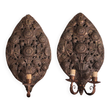 Pair of wall sconces in embossed brass with floral patterns, wall lamp, sconce.