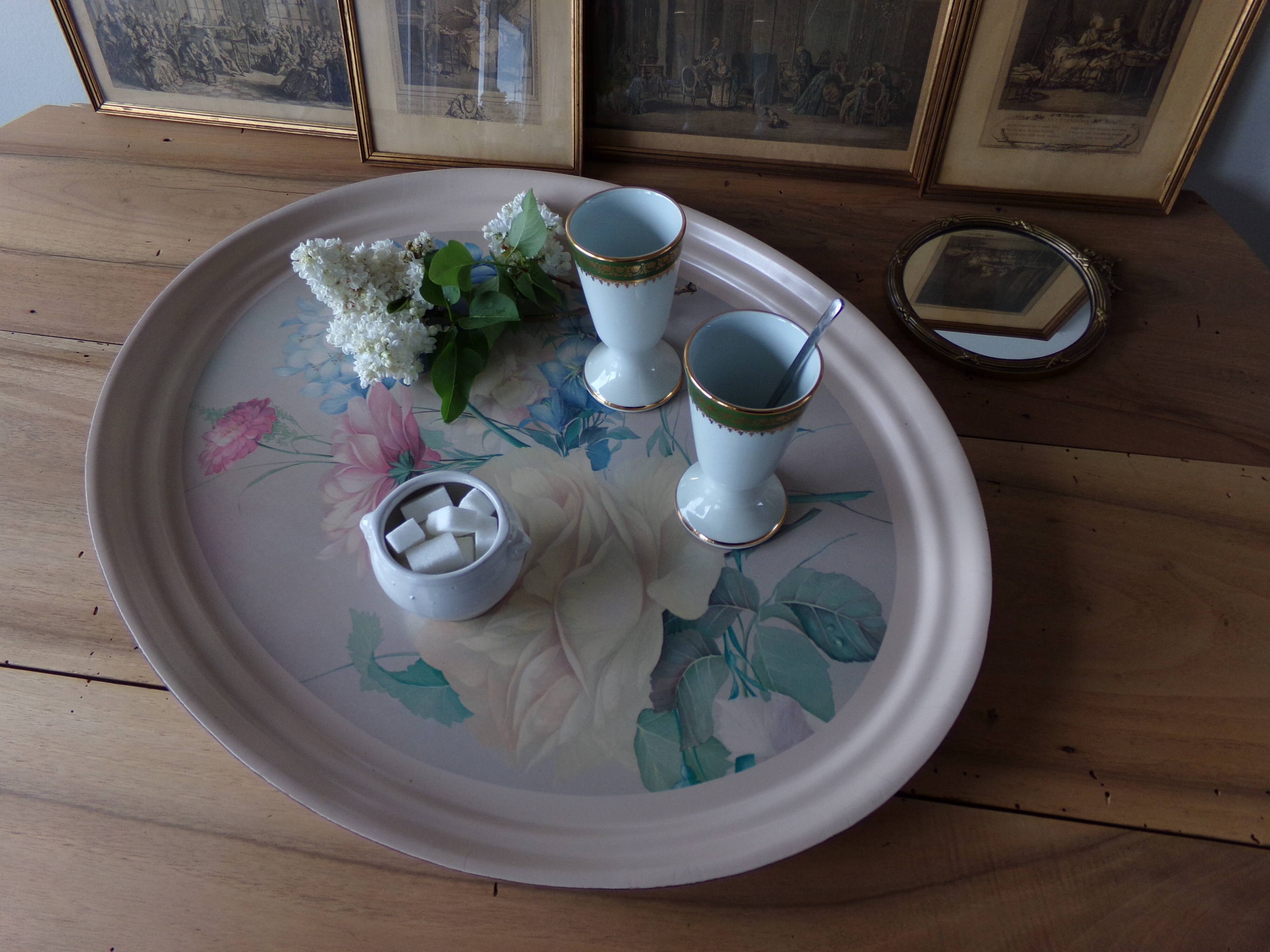 Large old flowered plateau