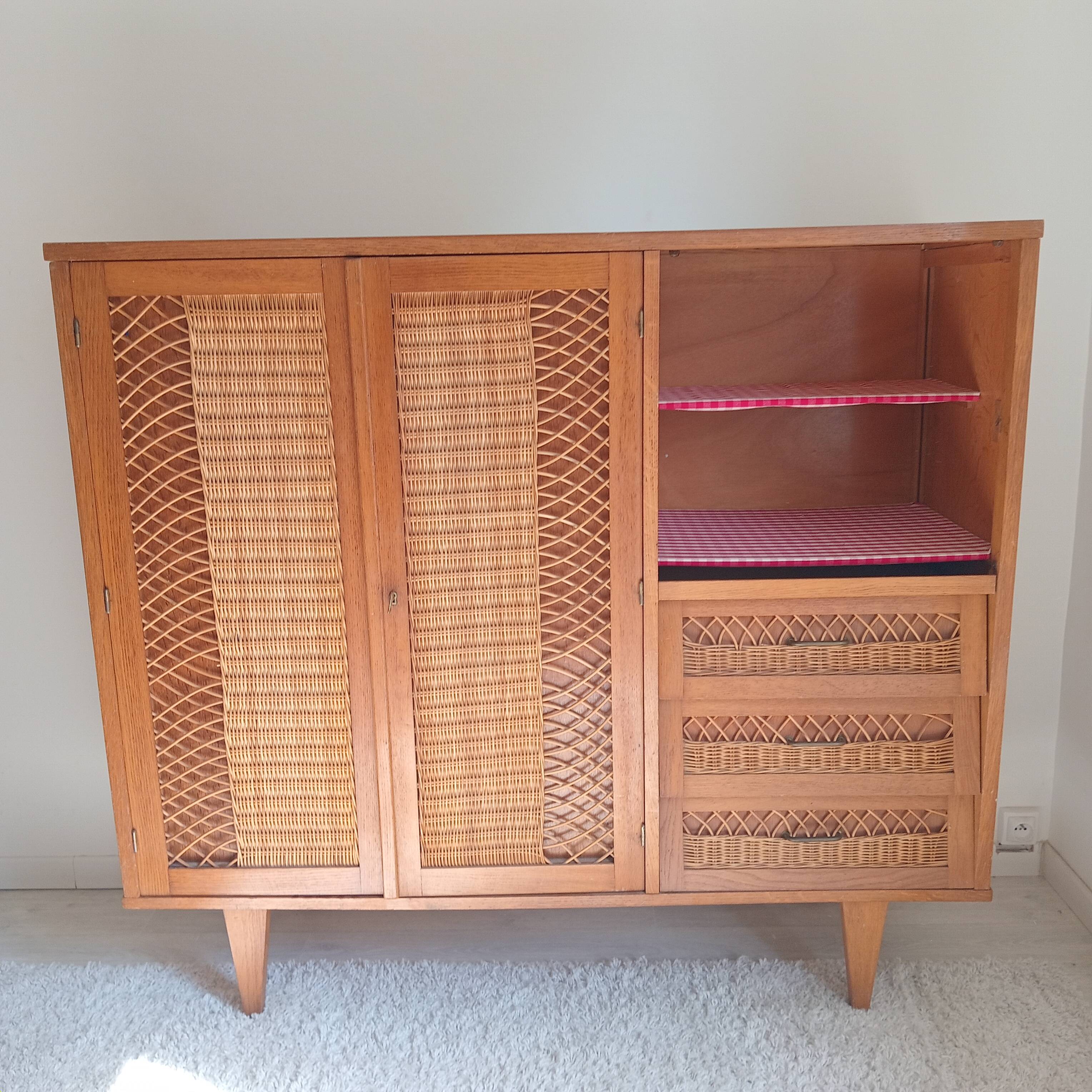 Armoire secrétaire vintage en osier et chêne clair – Années 6