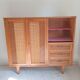 Armoire secrétaire vintage en osier et chêne clair – Années 6