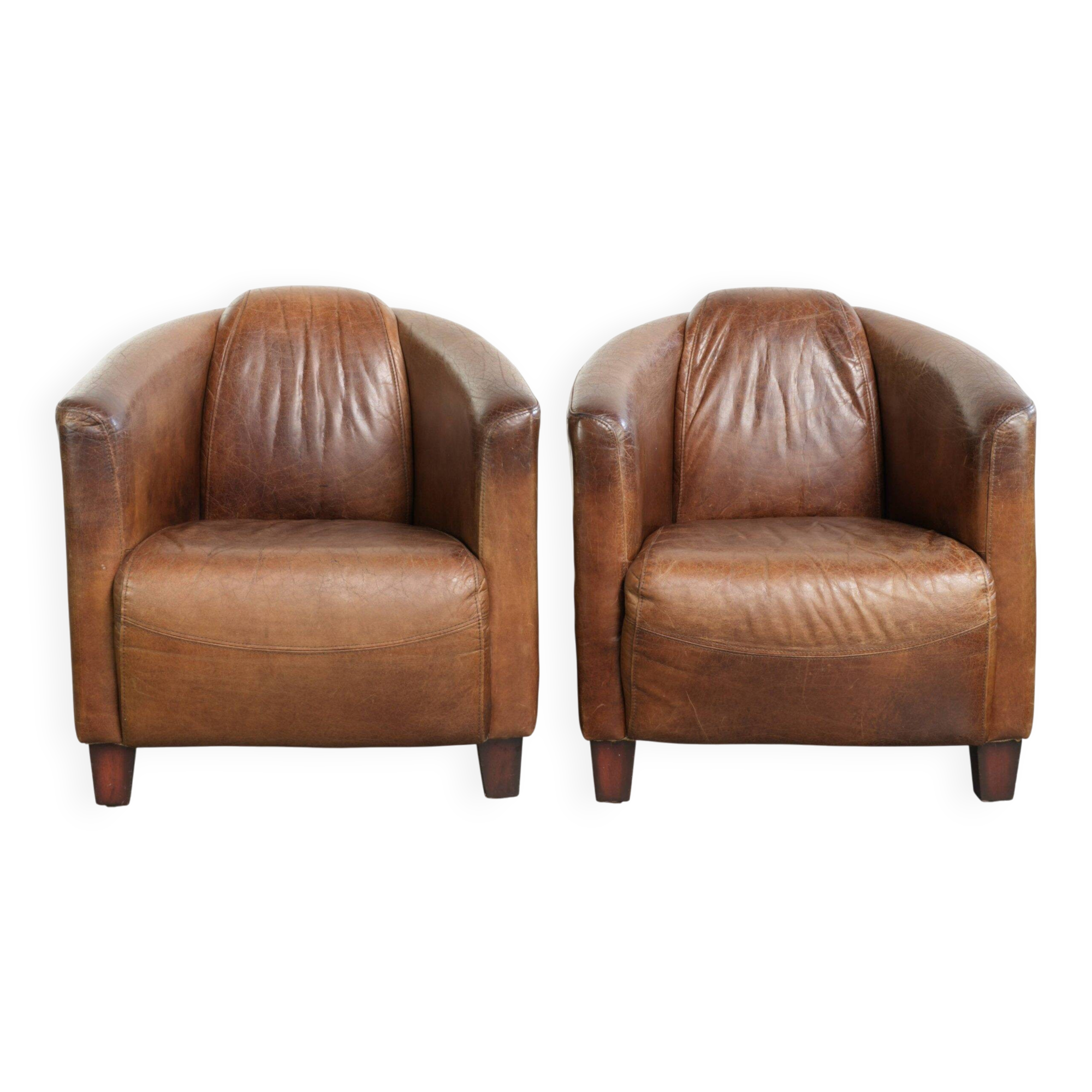 Ensemble de deux fauteuils aviateur vintage en cuir de vachette grainé.