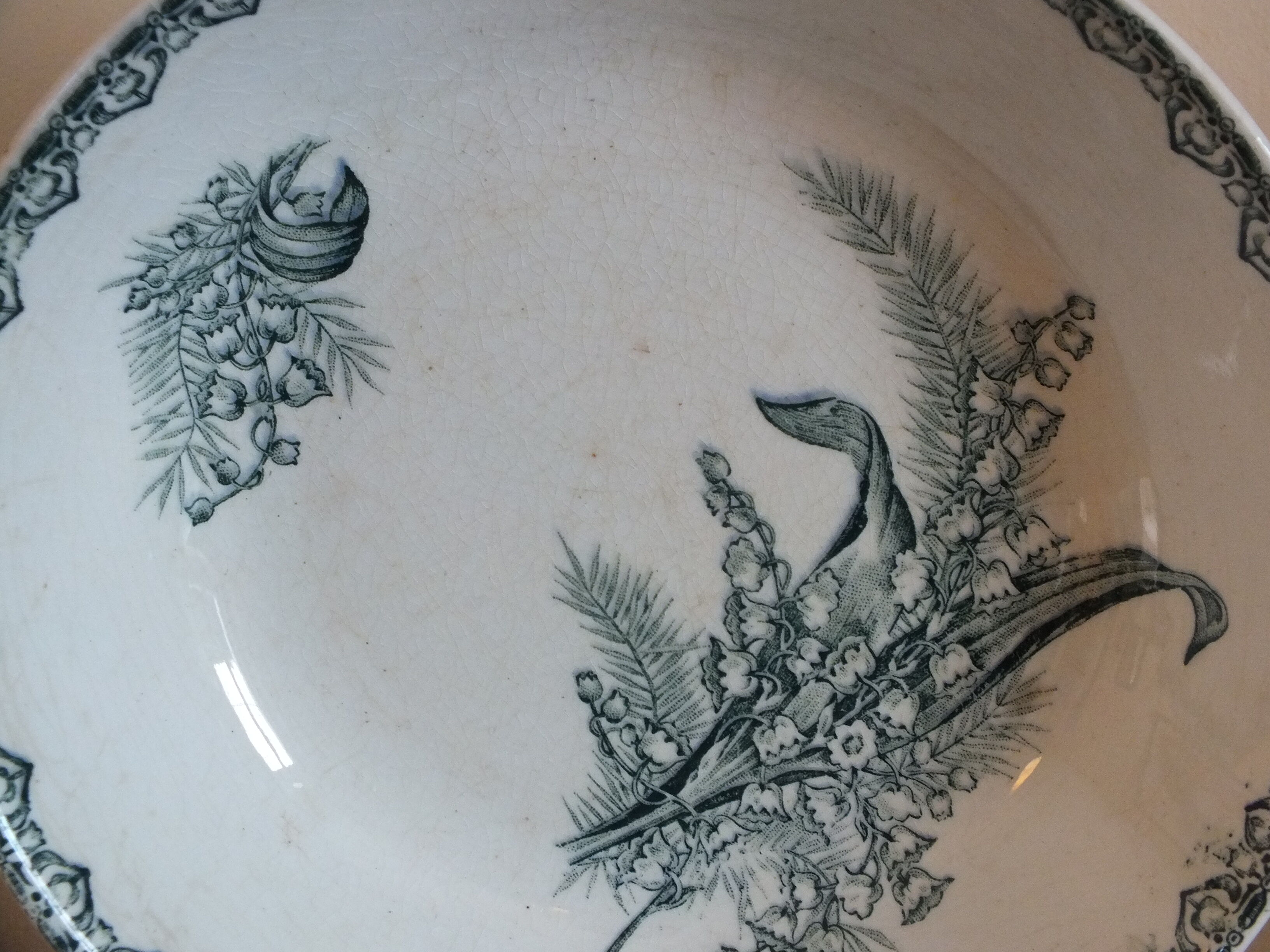 3 plates caps in Terre de Fer Saint Amand service Lily of the valley