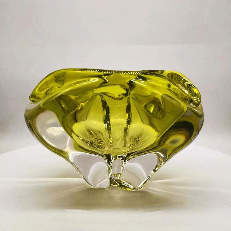 1950s large triangular ashtray - centerpiece or catch-all in Murano glass by Flavio Poli. Made in Italy. 20 x 17 x 13.5 h cm / 2.8 kg.