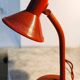 Lampe de chevet rouge vintage années 80 fonctionne abat jour métal perforé