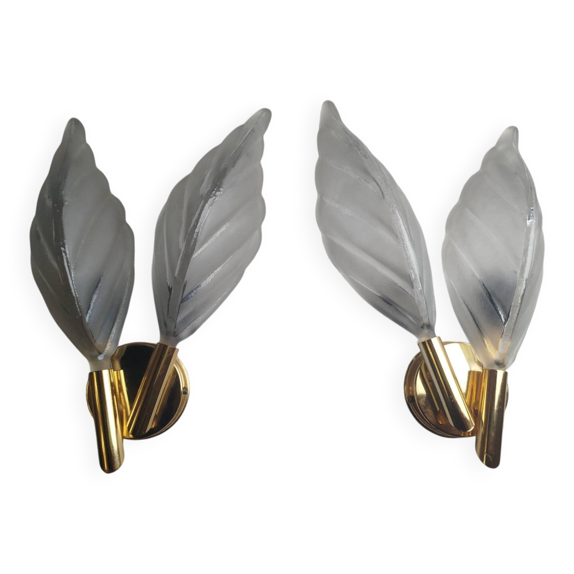 Pair of wall sconces with Italian leaf design in Barovier Murano style.