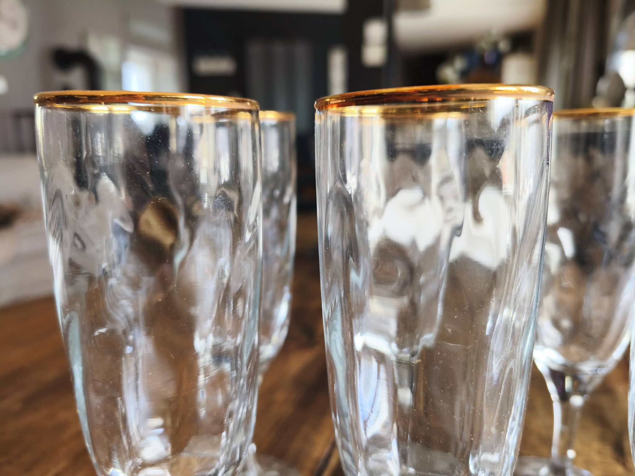 Set of 6 vintage champagne flutes with scrolled drinking rim and gold trim